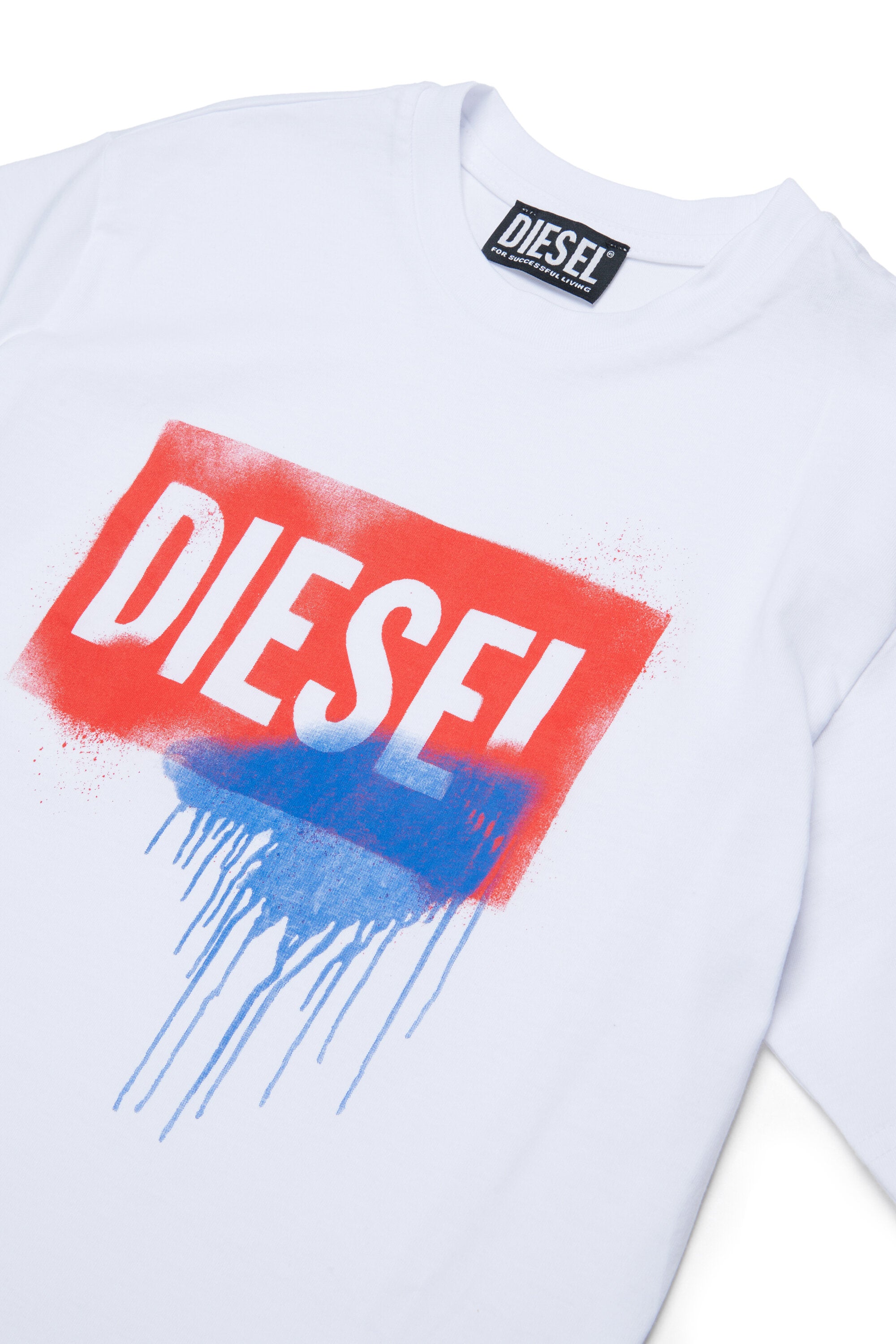 ロゴ入りTシャツ