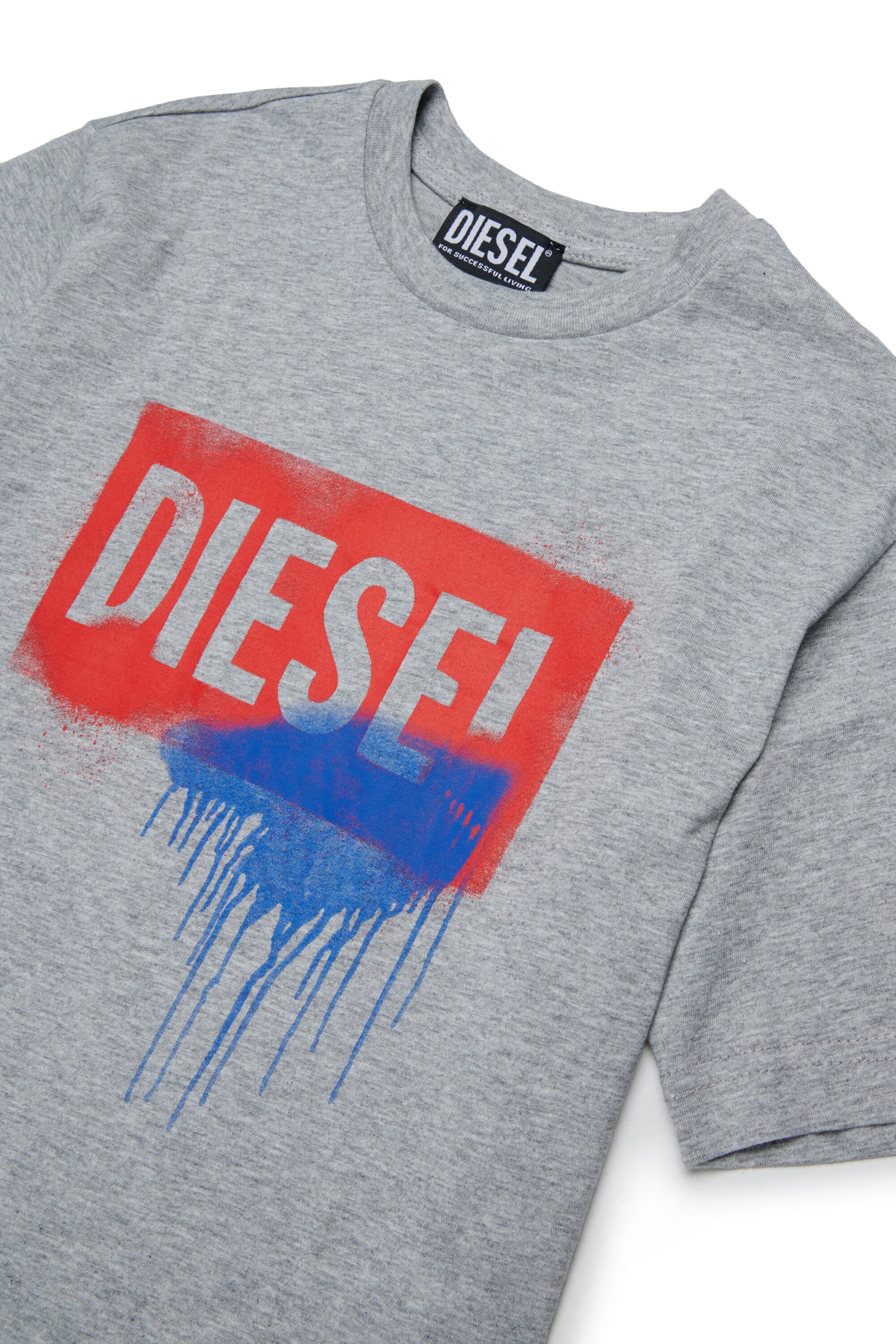 ロゴ入りTシャツ