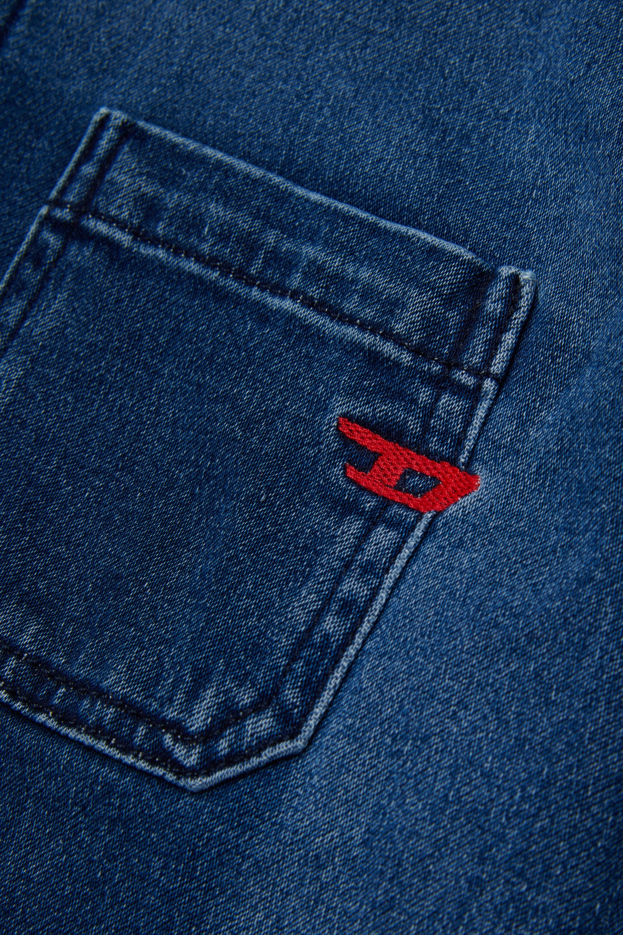 JoggJeans®素材のシャツ