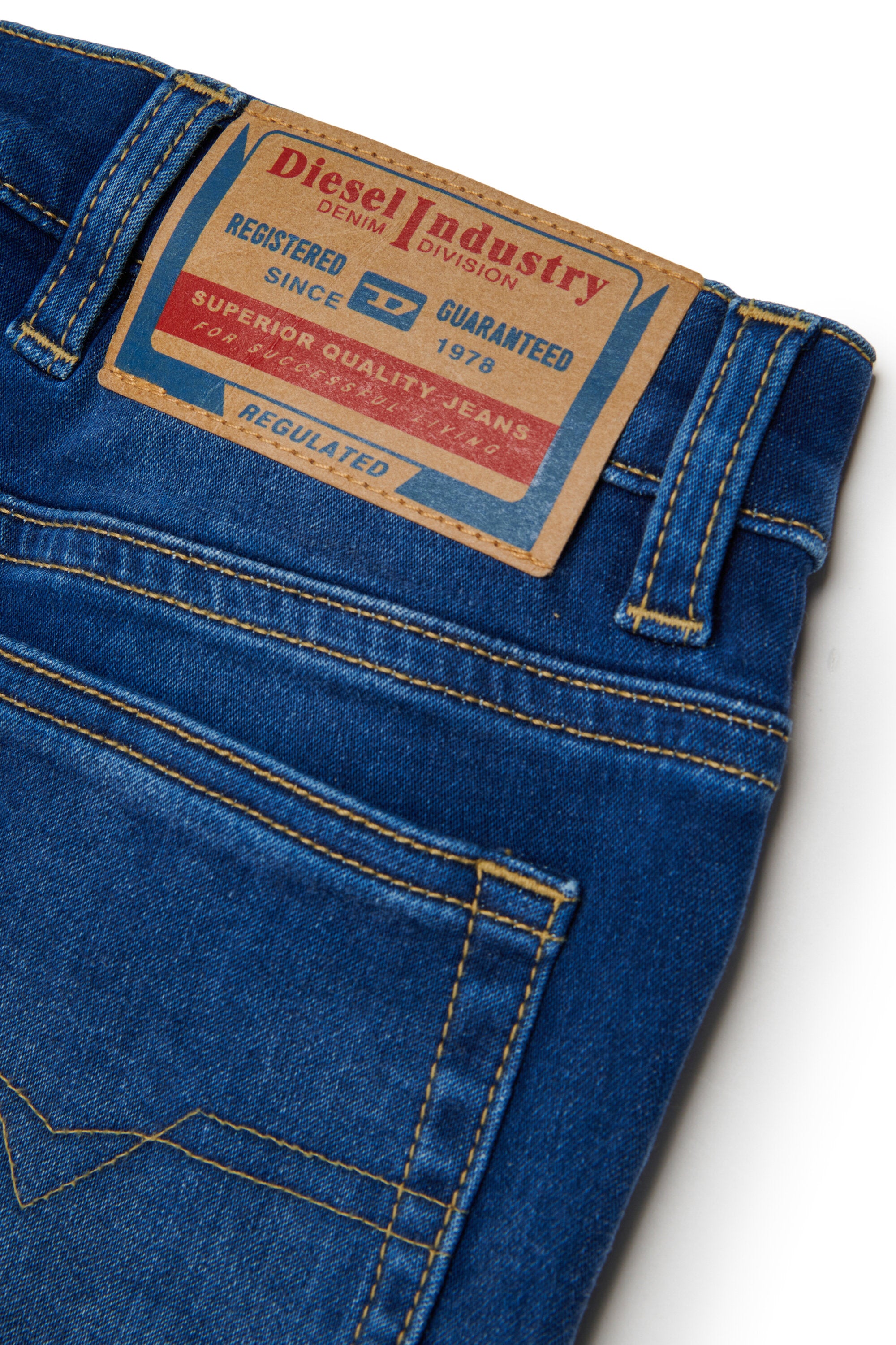 スリムフィット、ミディアムブルーウォッシュのJoggJeans® - D-Veel
