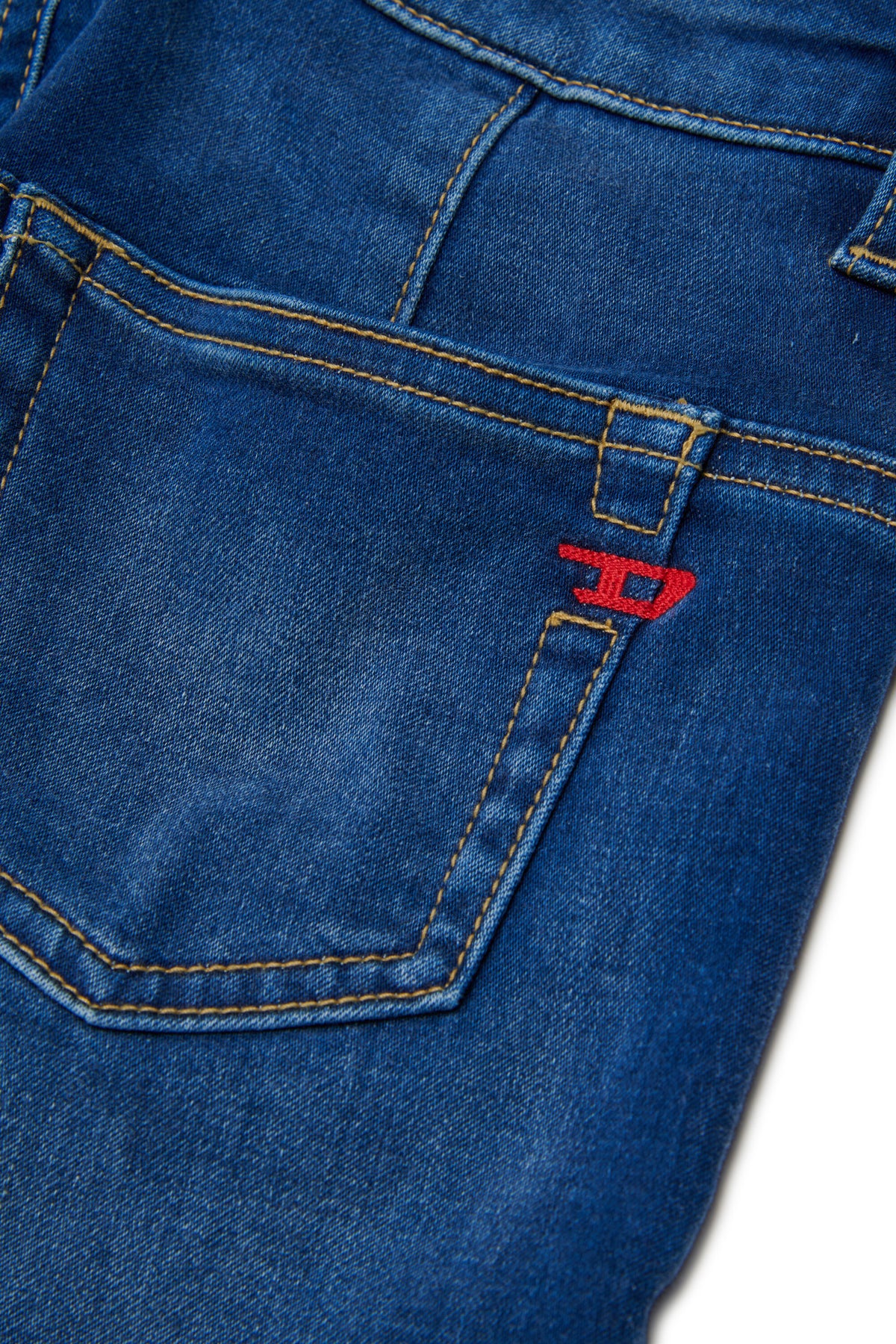 JoggJeans® レギュラーフィット、ミディアムブルーウォッシュ - D-Ilia