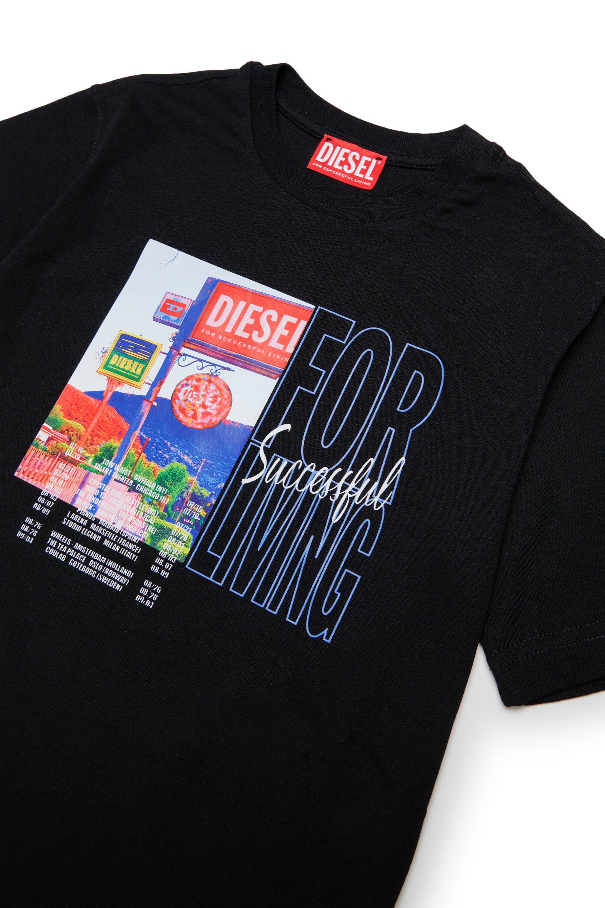 ロゴ入りTシャツ