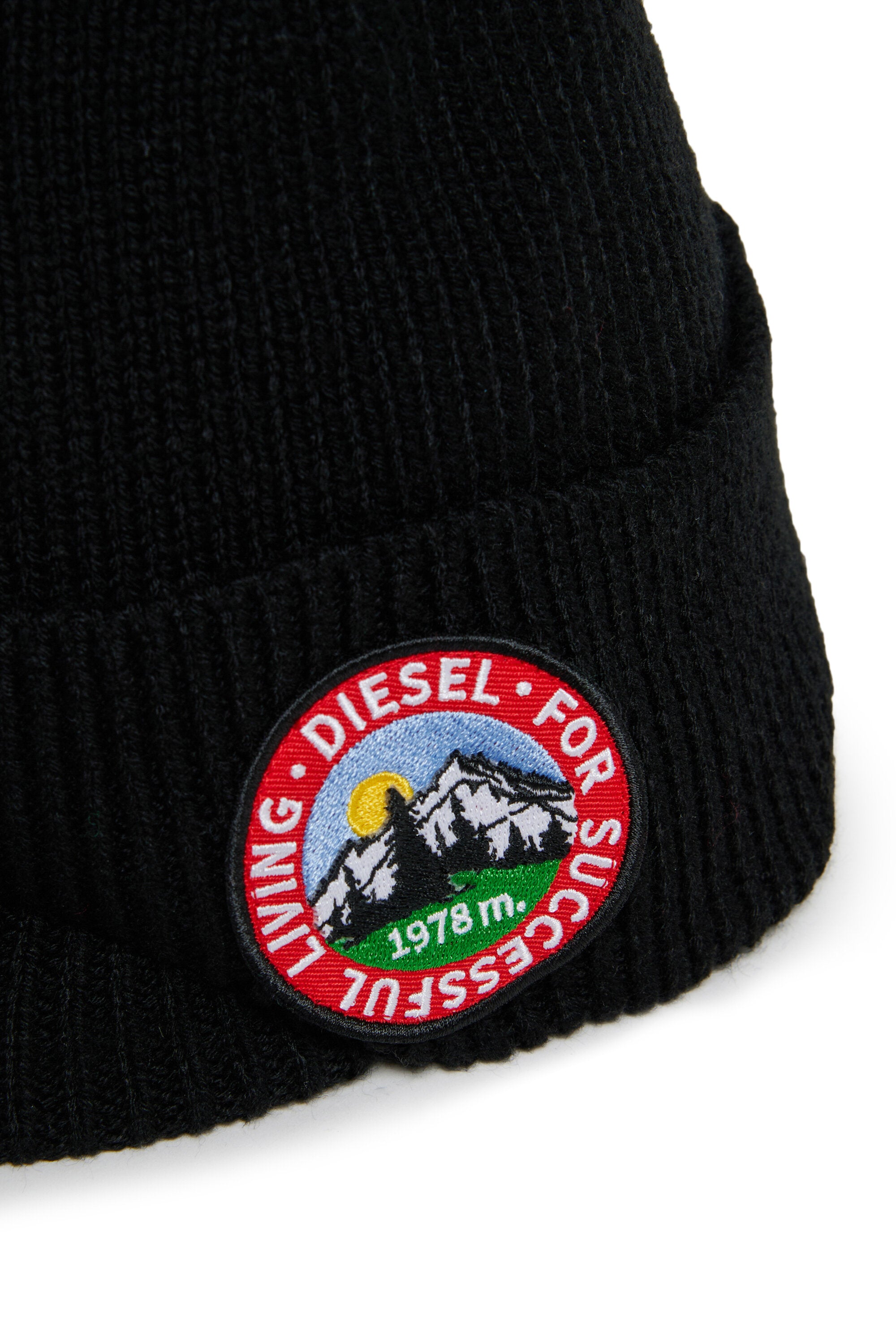 Cap with visor and logo