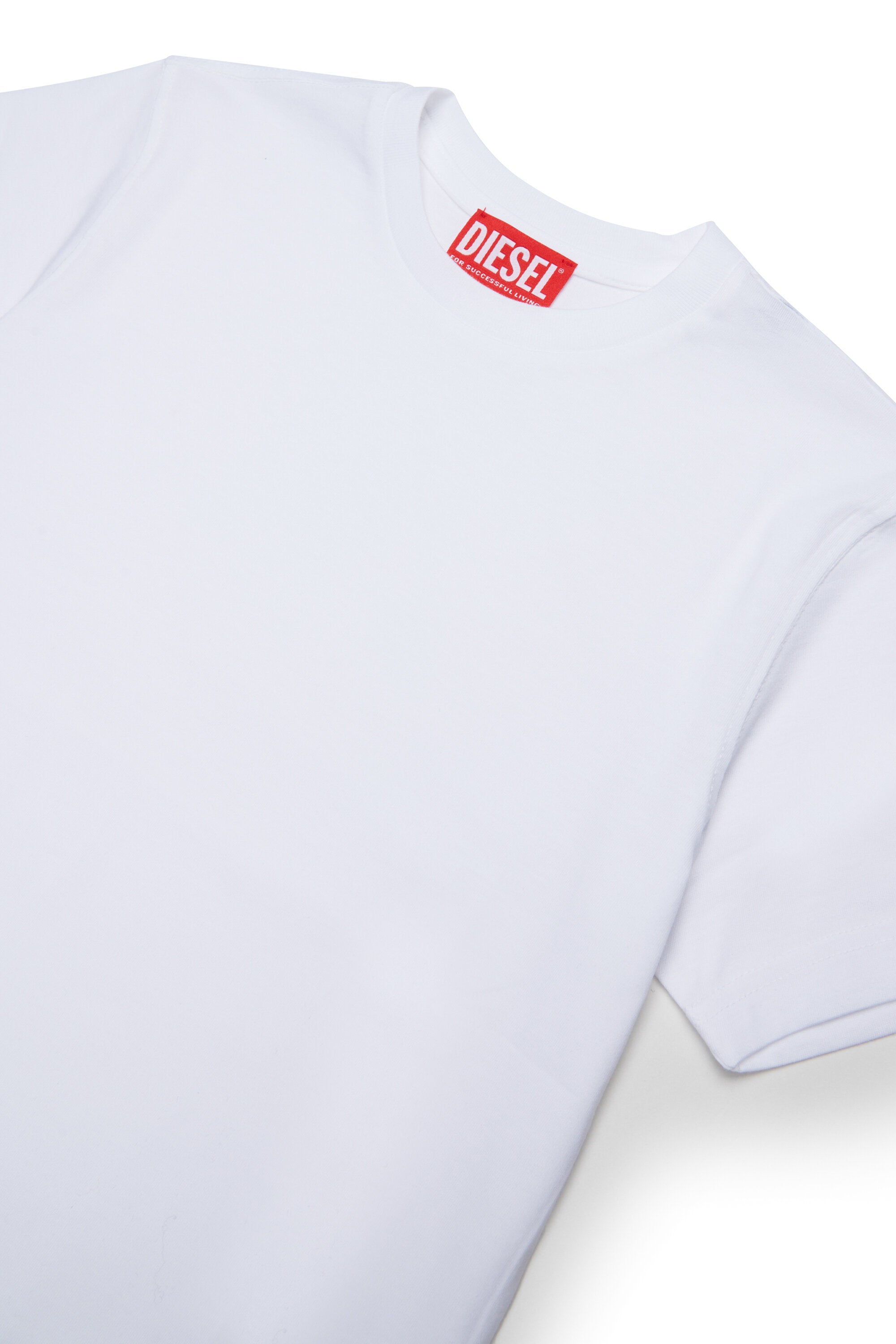 ロゴ入りTシャツ