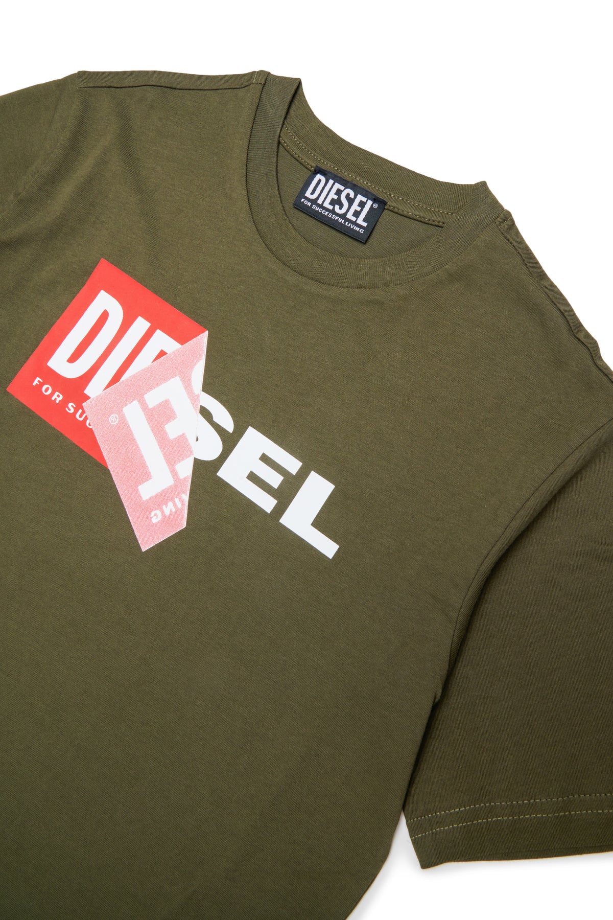 ロゴ付きTシャツ
