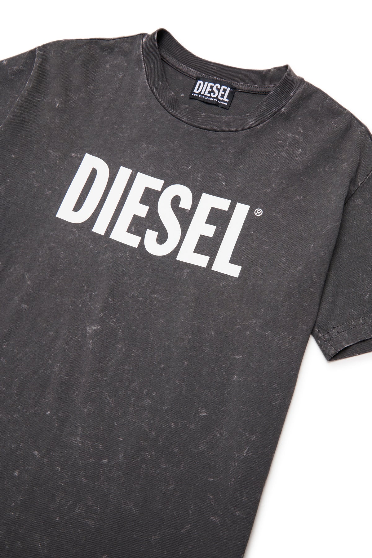 ロゴ付きTシャツ