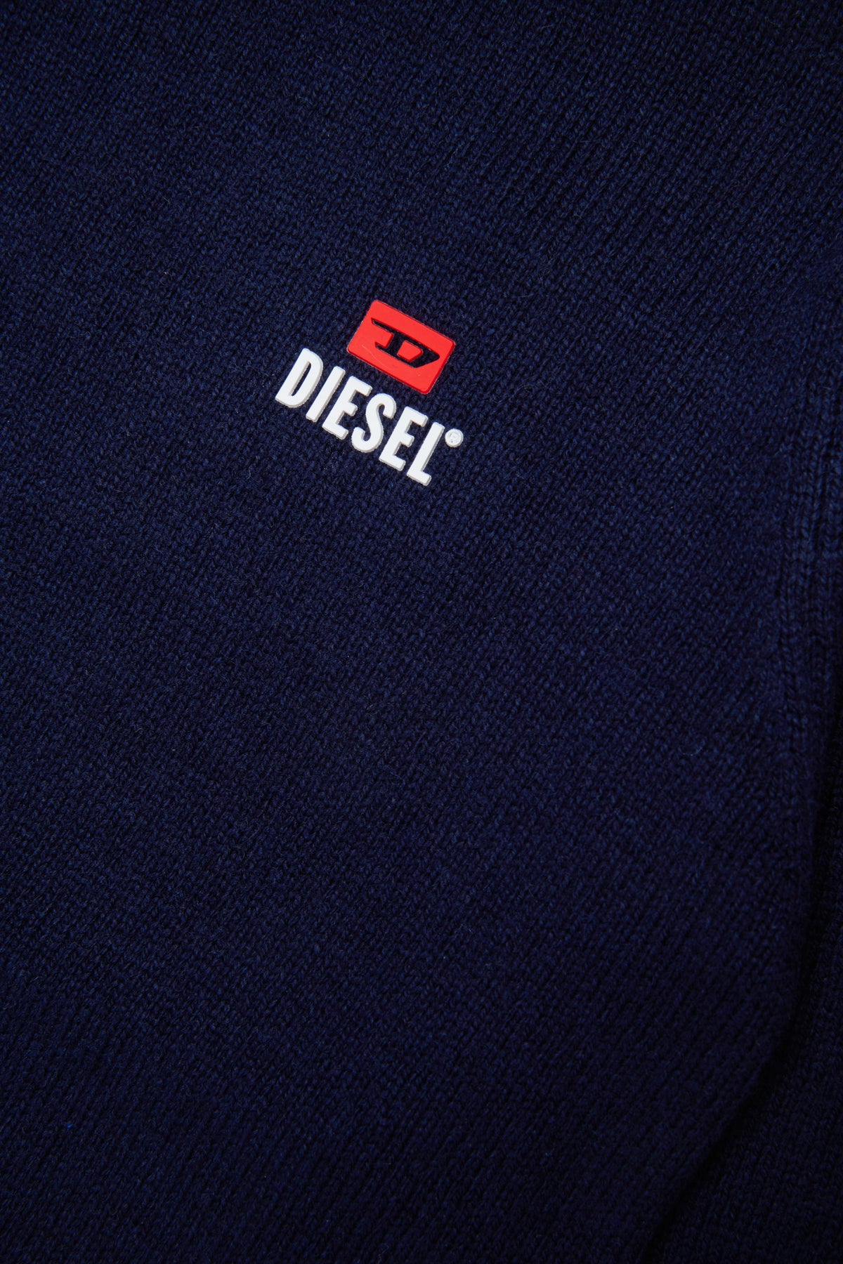Crew neck pullover with logo
