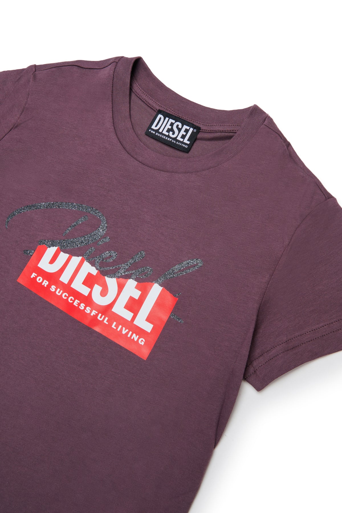 ロゴ付きTシャツ