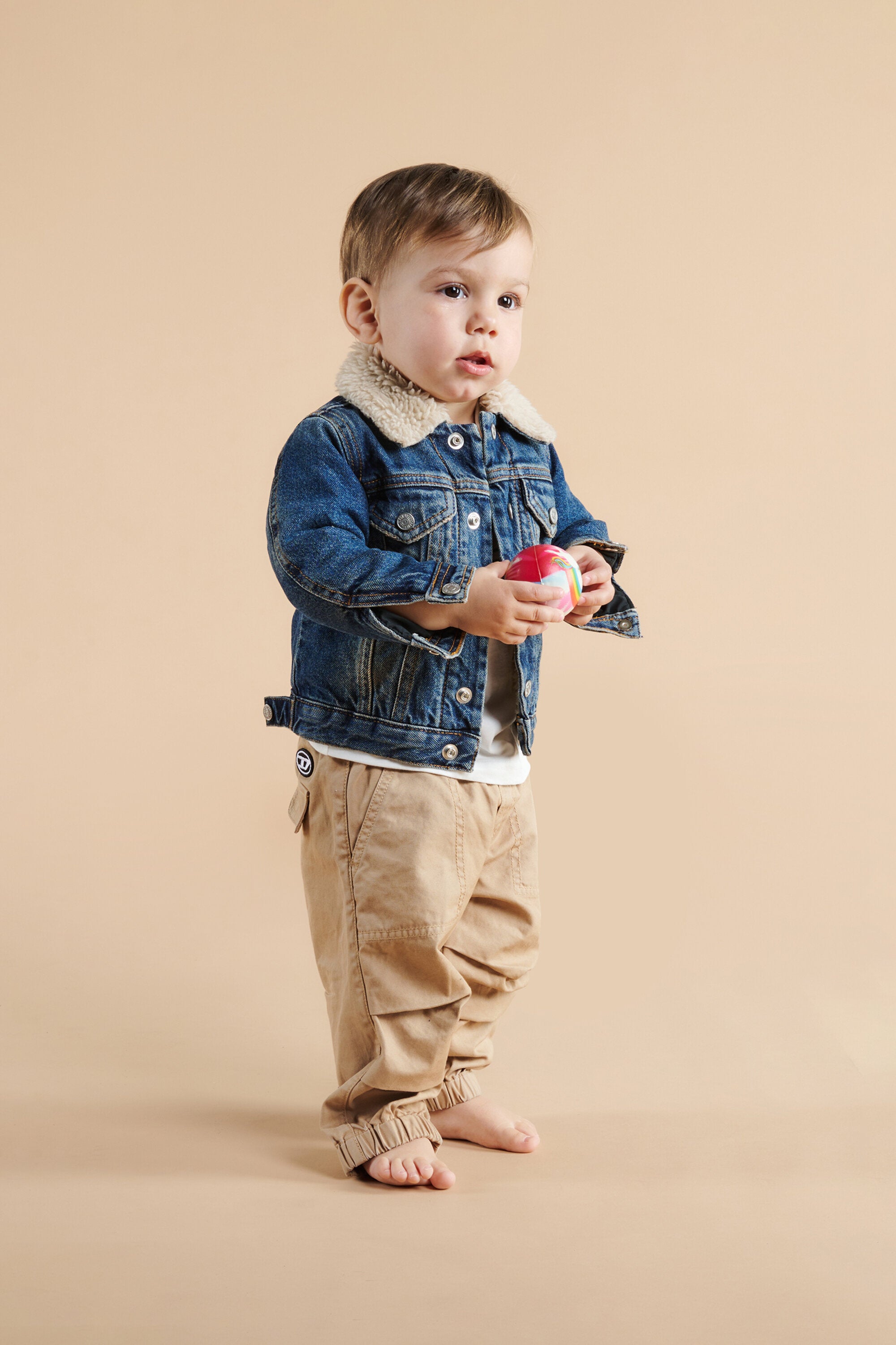 テディ・インナー付きダーティー・エフェクト・デニム・トラッカージャケット