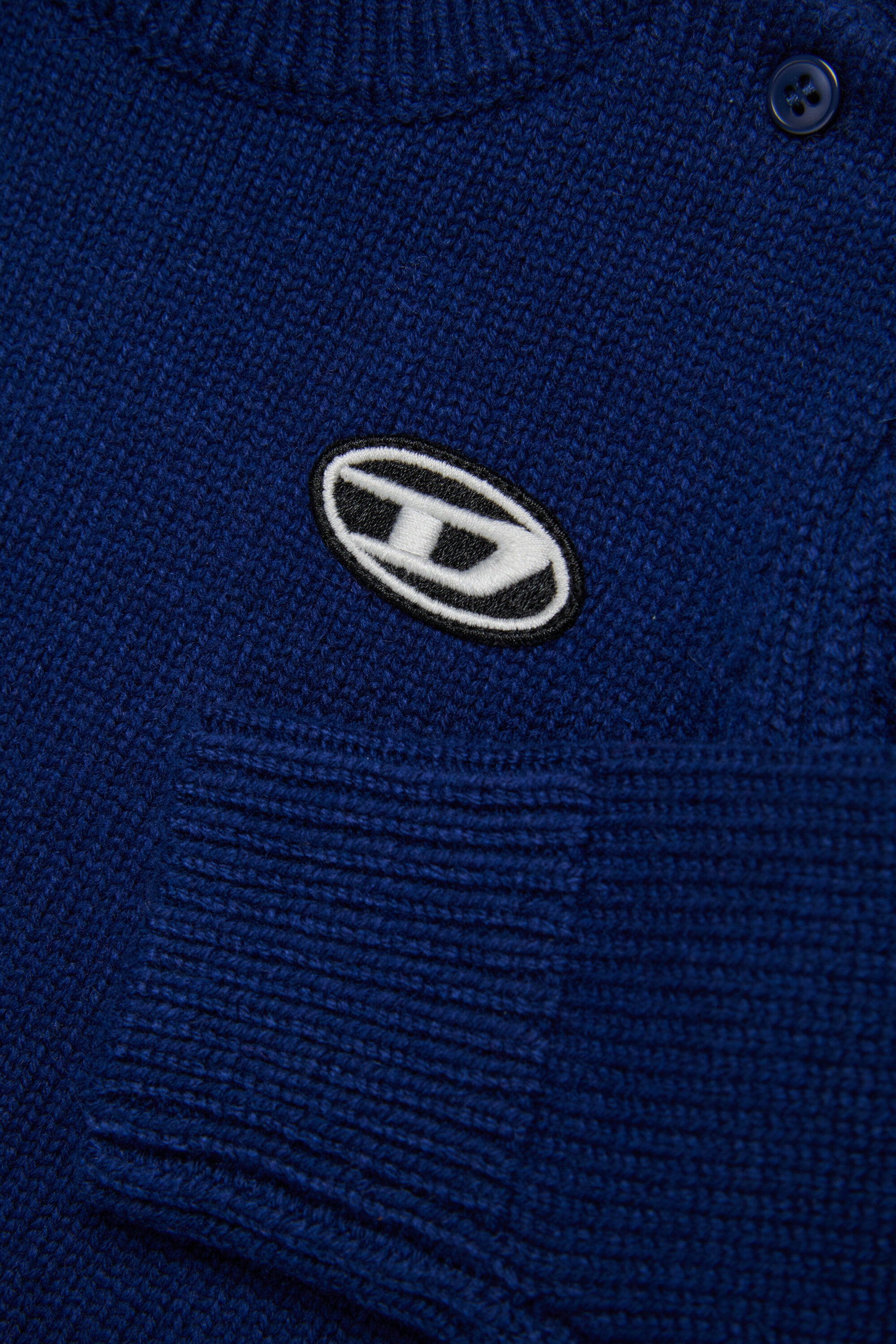 オーバルDパッチ付きカシミア混セーター