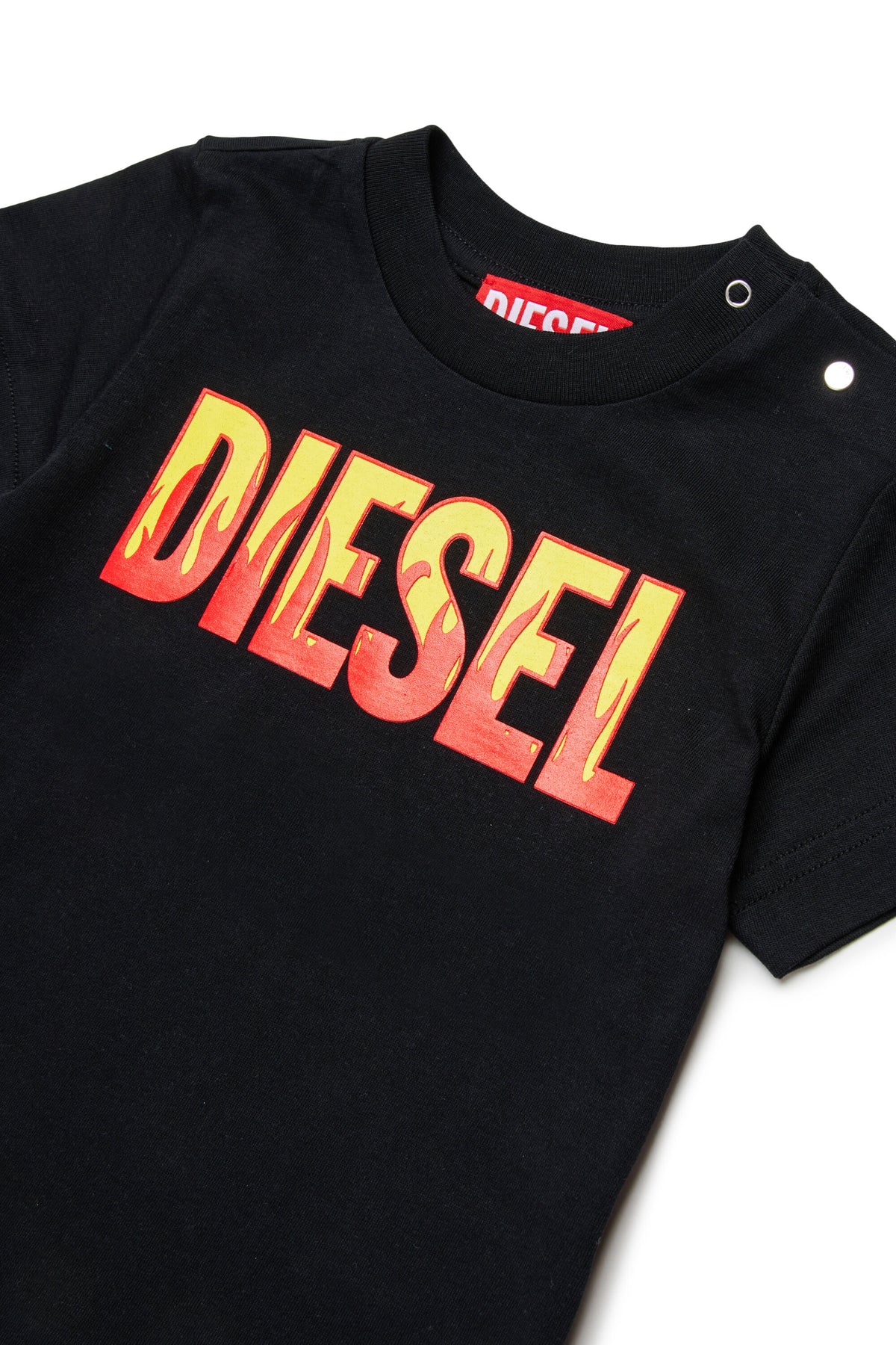 ロゴ入りTシャツ
