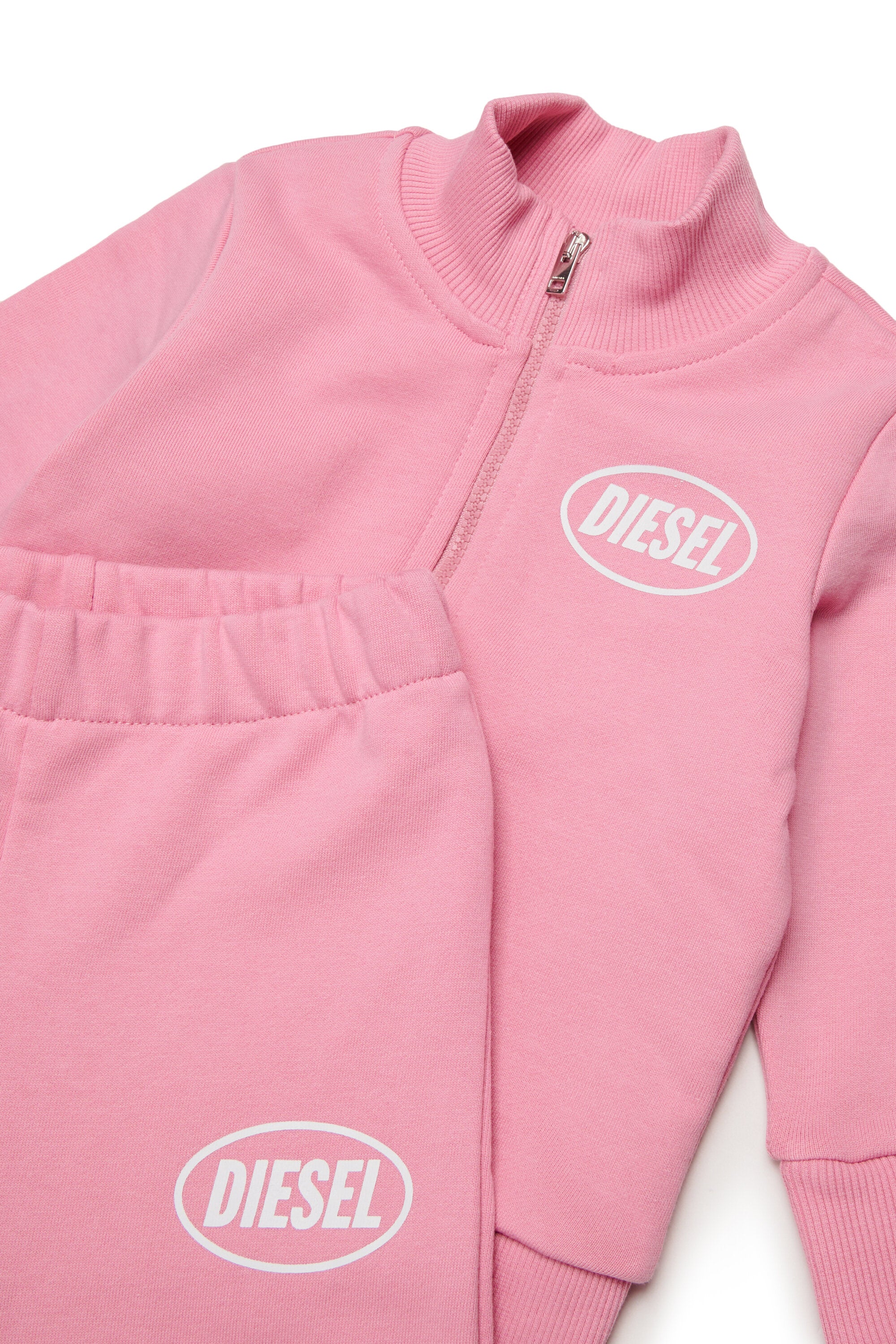 ロゴ入りジャージ