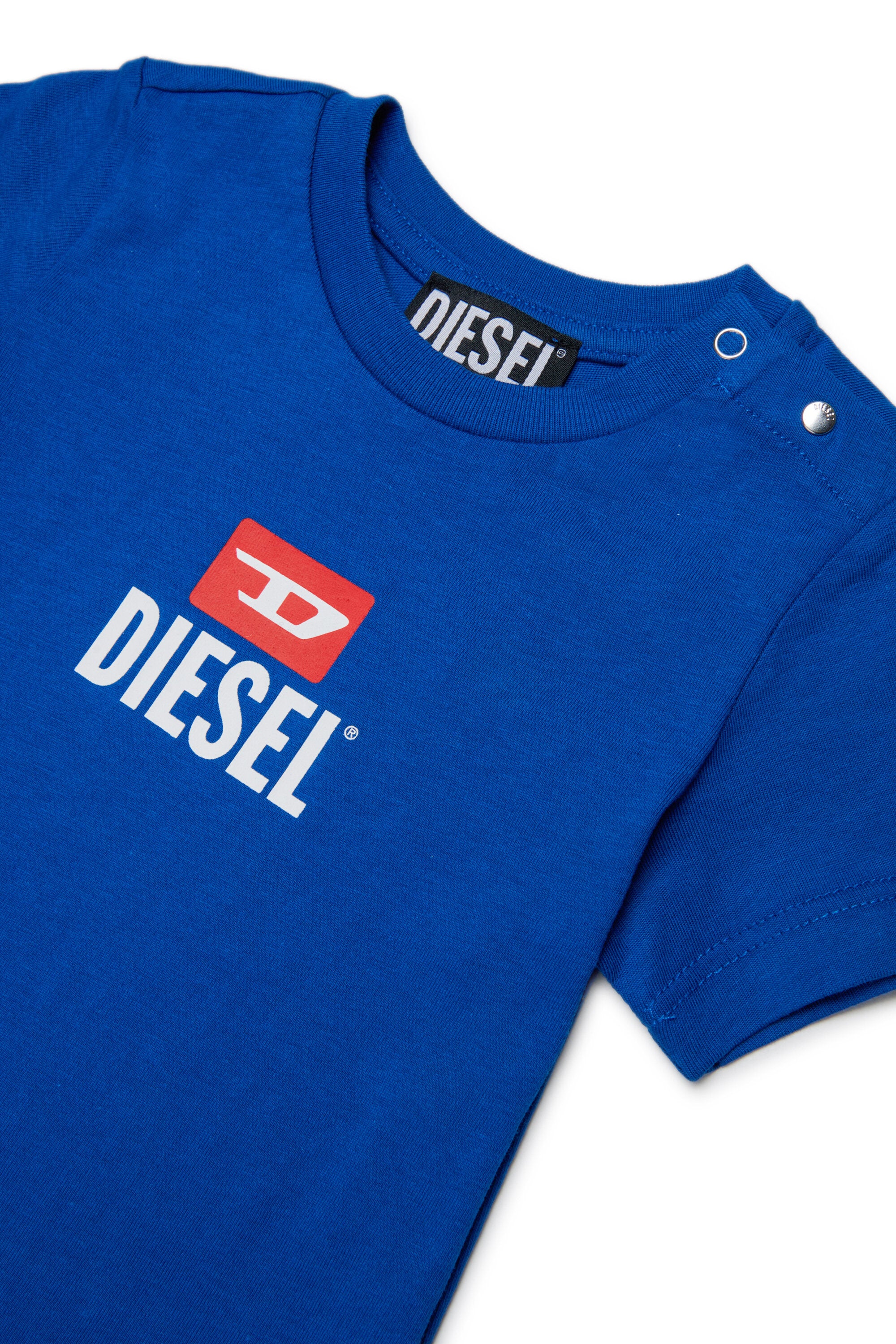 ロゴ入りジャンプスーツ