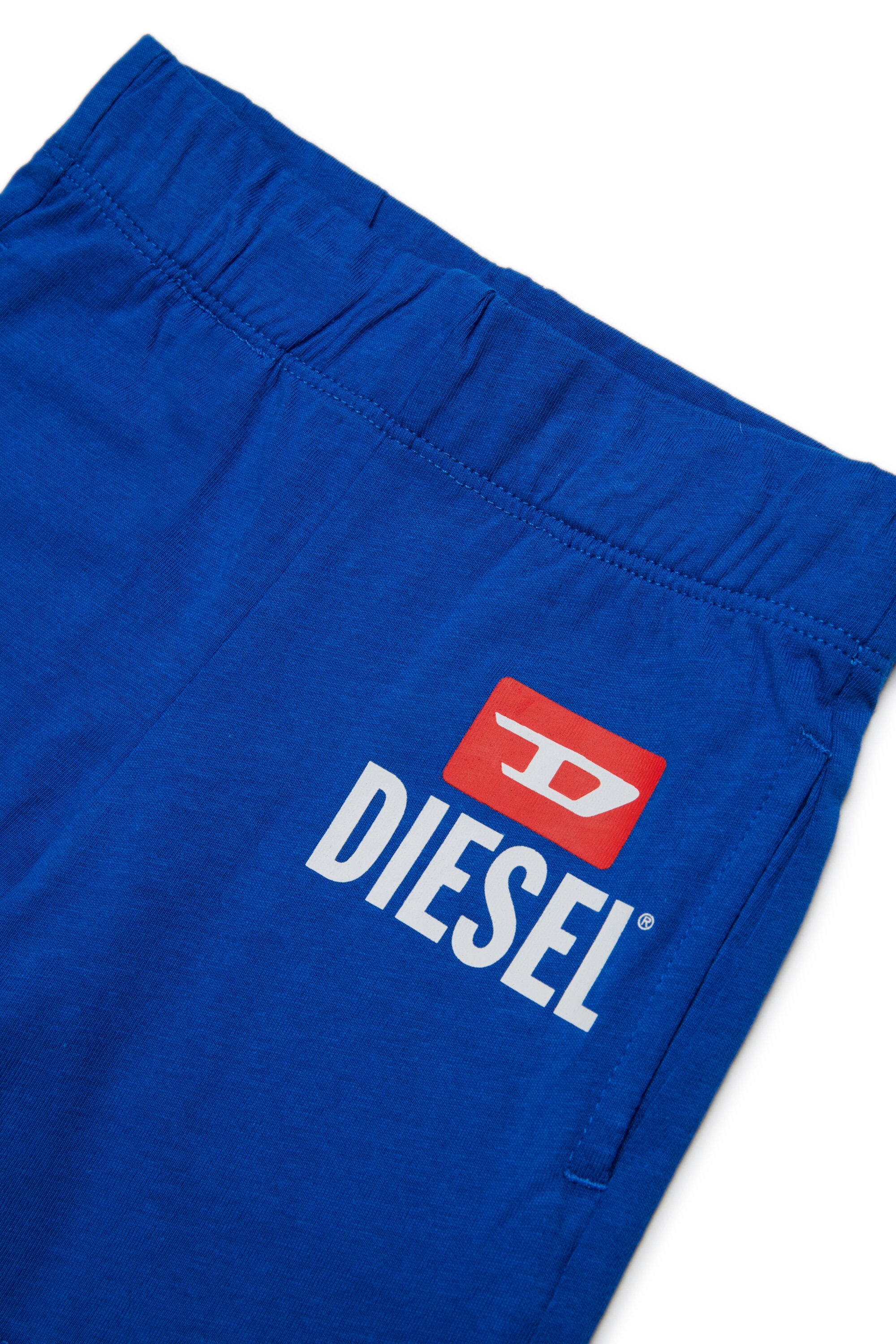 ロゴ入りジャンプスーツ