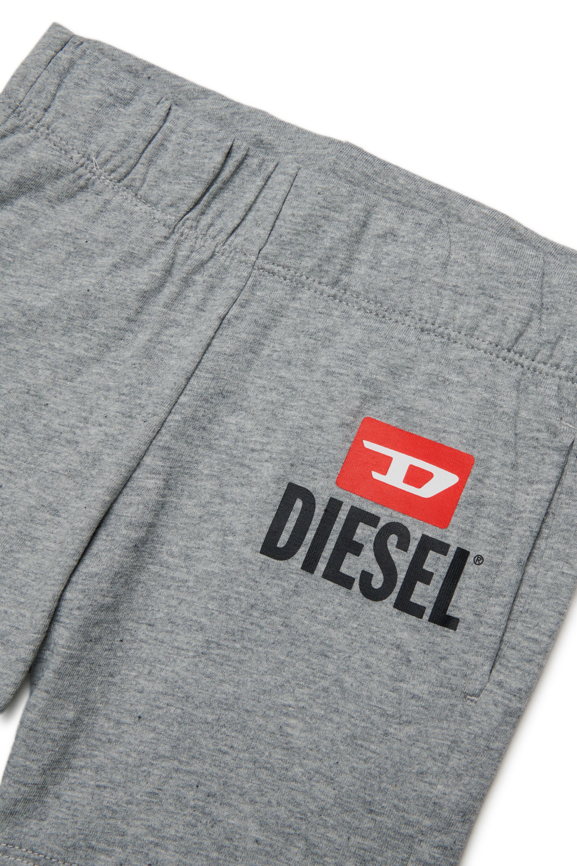 ロゴ入りジャンプスーツ