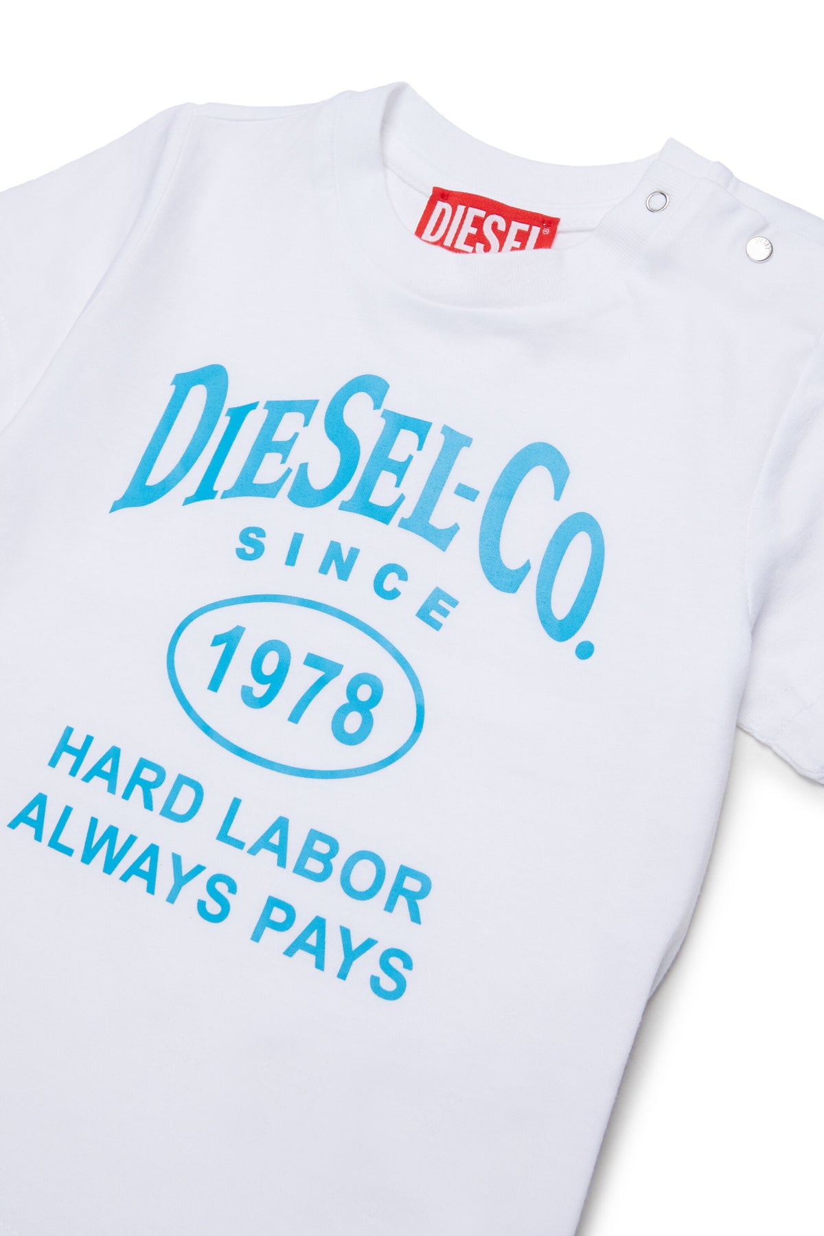 ロゴ入りTシャツ