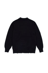 Crew-neck pullover with breaks