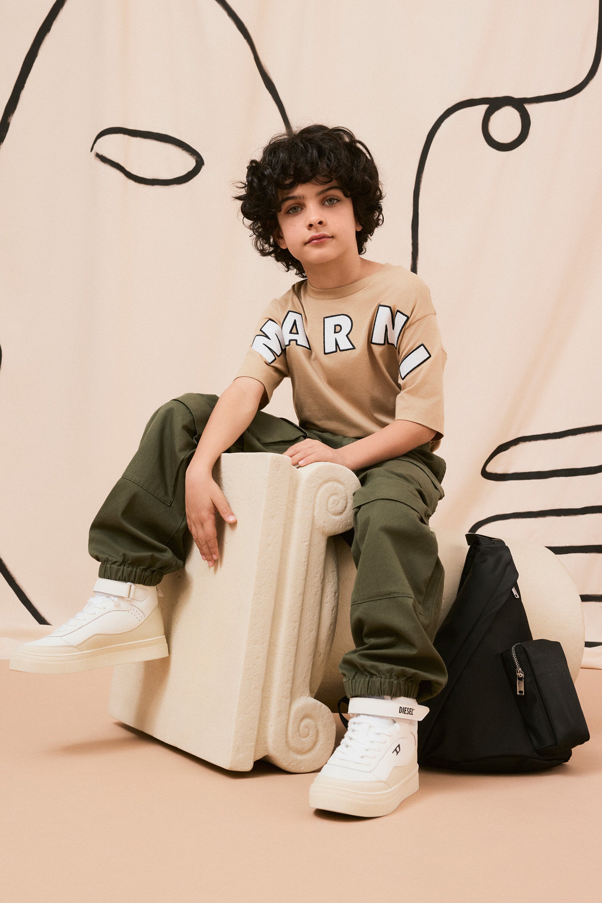 ロゴ刺繍入りTシャツ