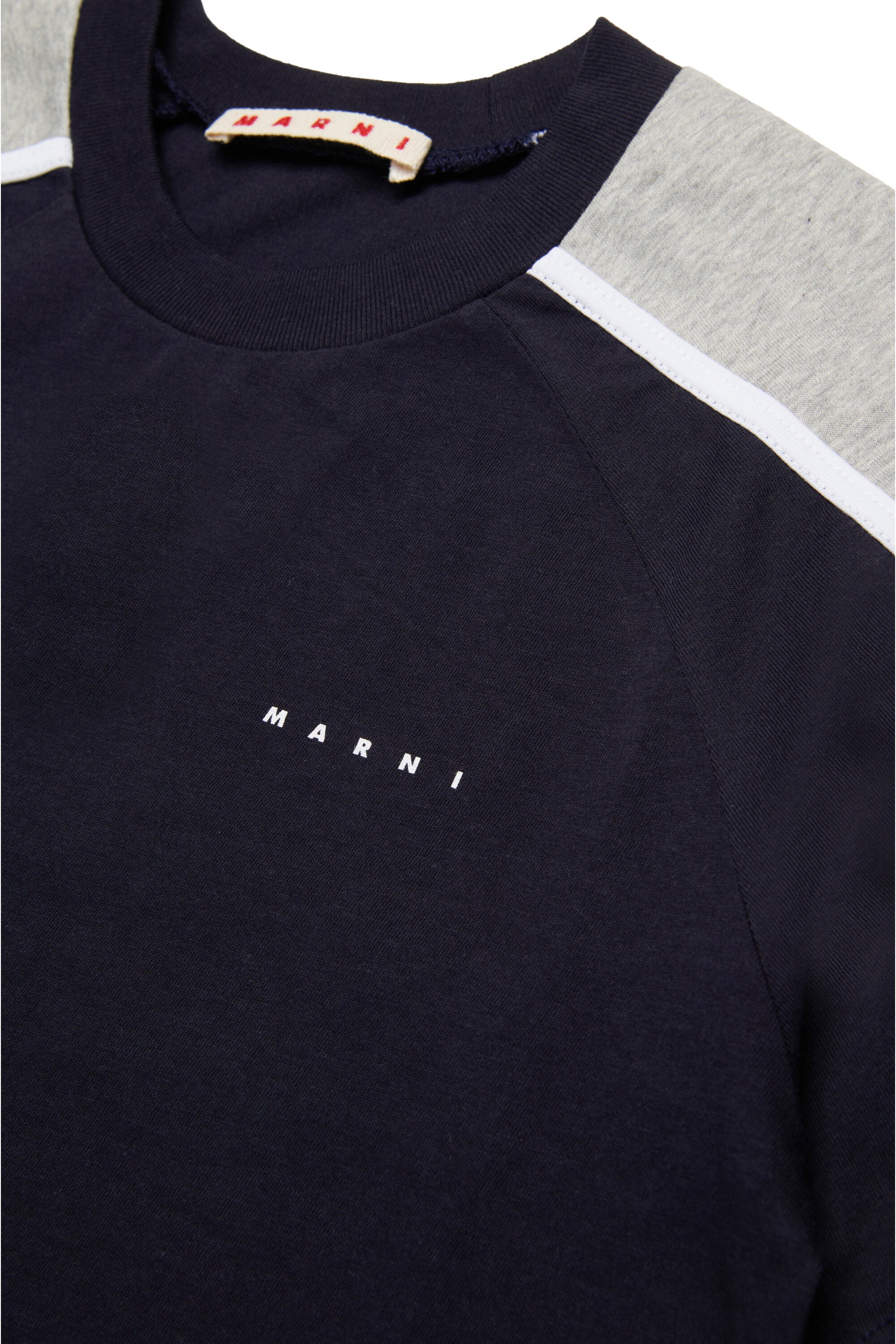 カラーブロック・ディテールのTシャツ