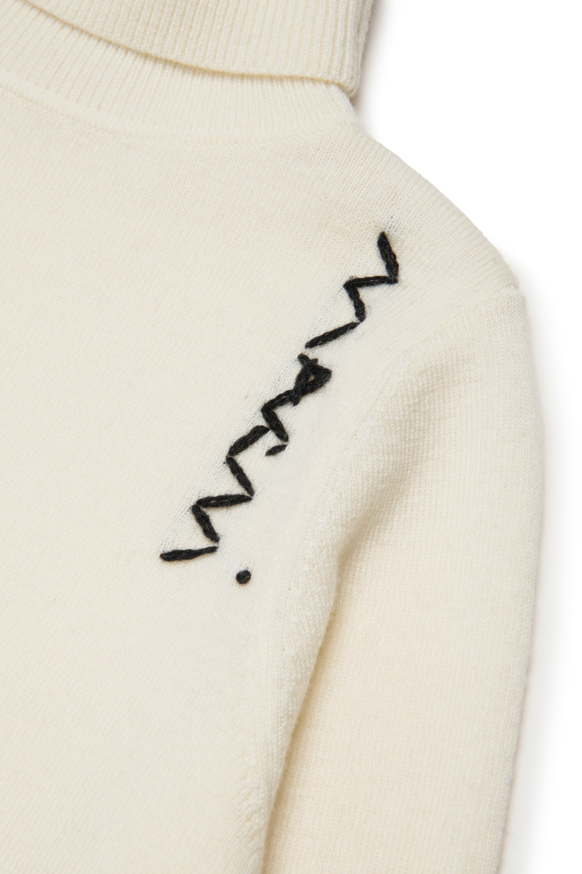 リブ編みウール混タートルネックセーター