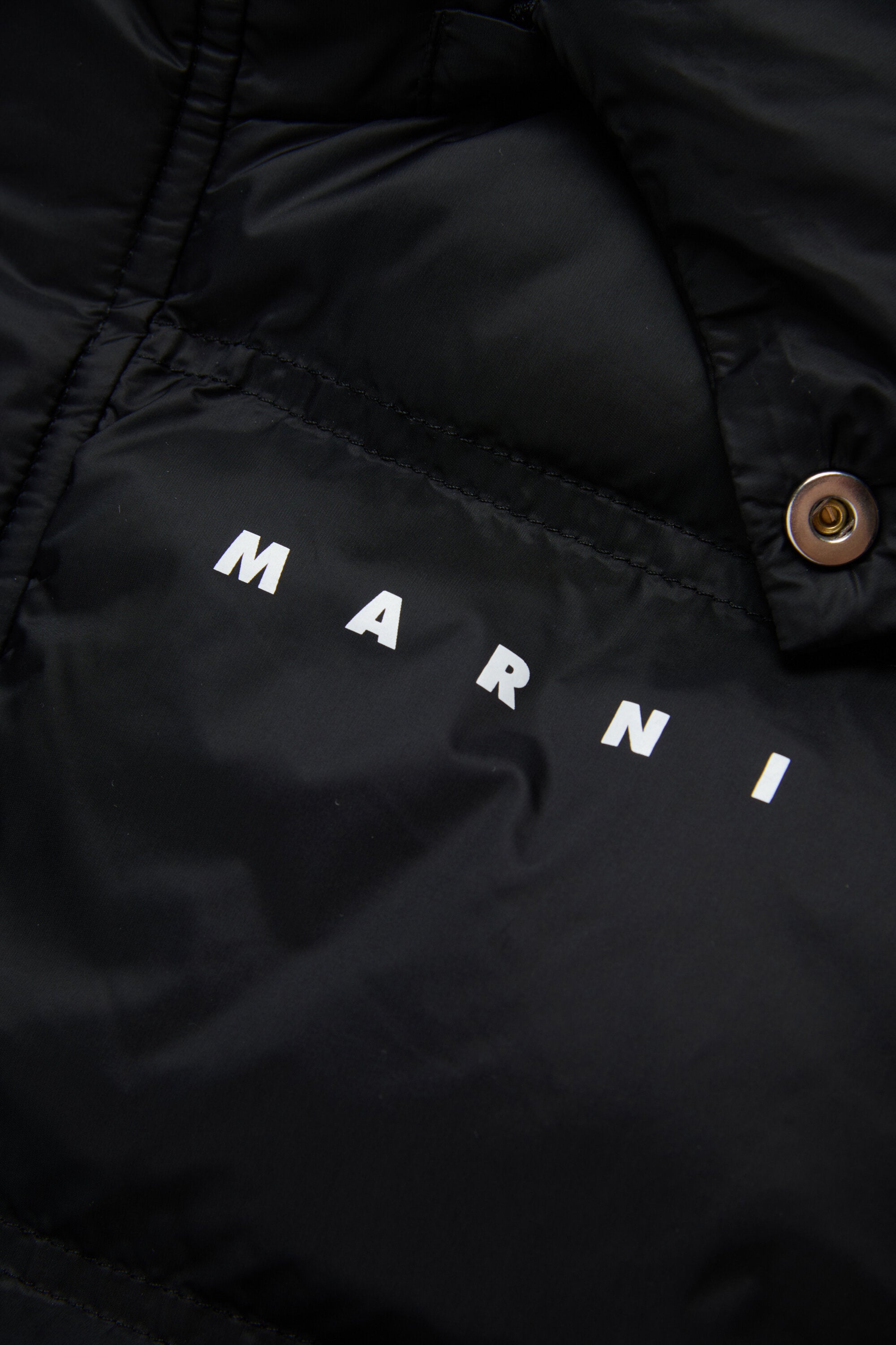 ロゴ入りフード付きベスト