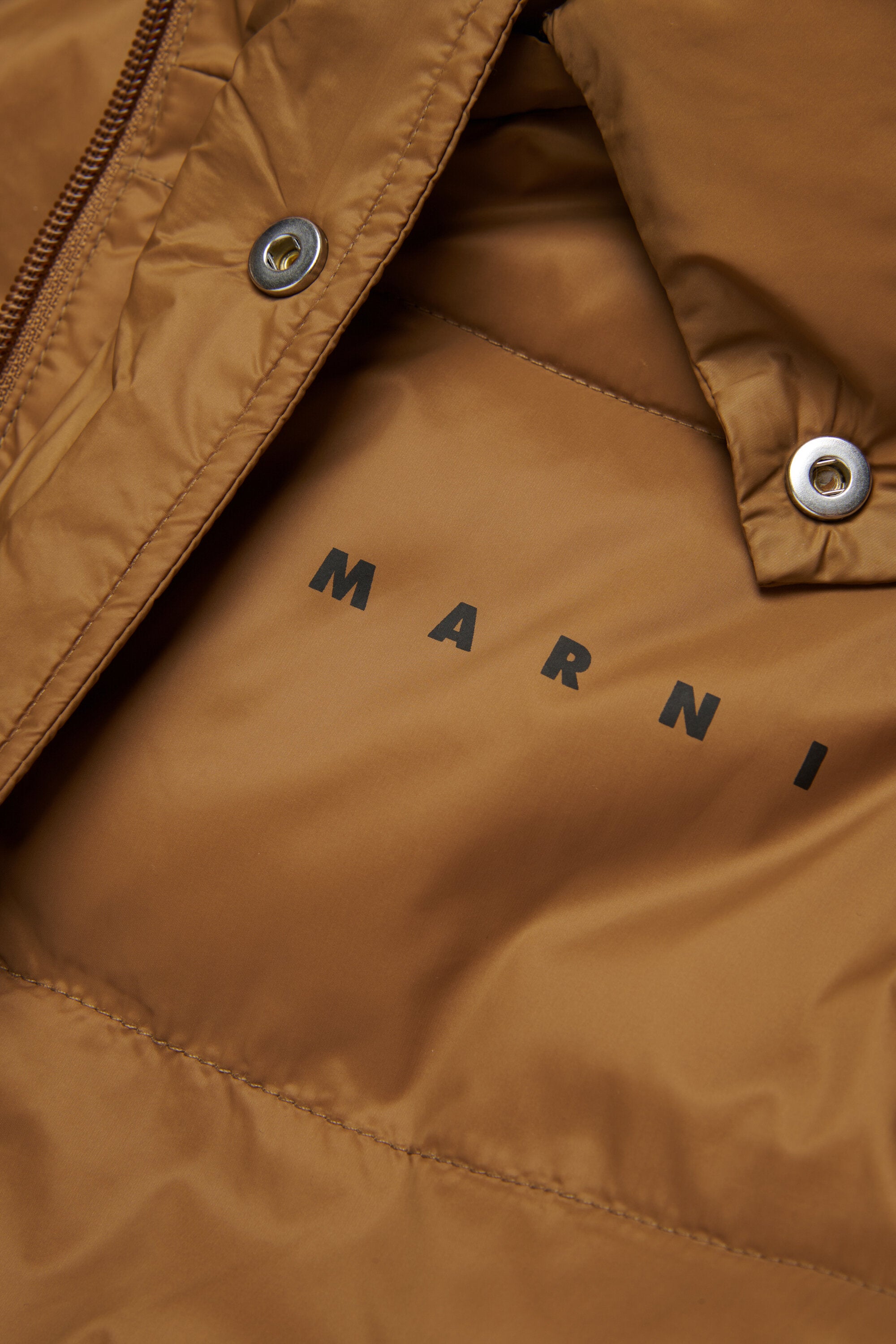 ロゴ入りフードジャケット