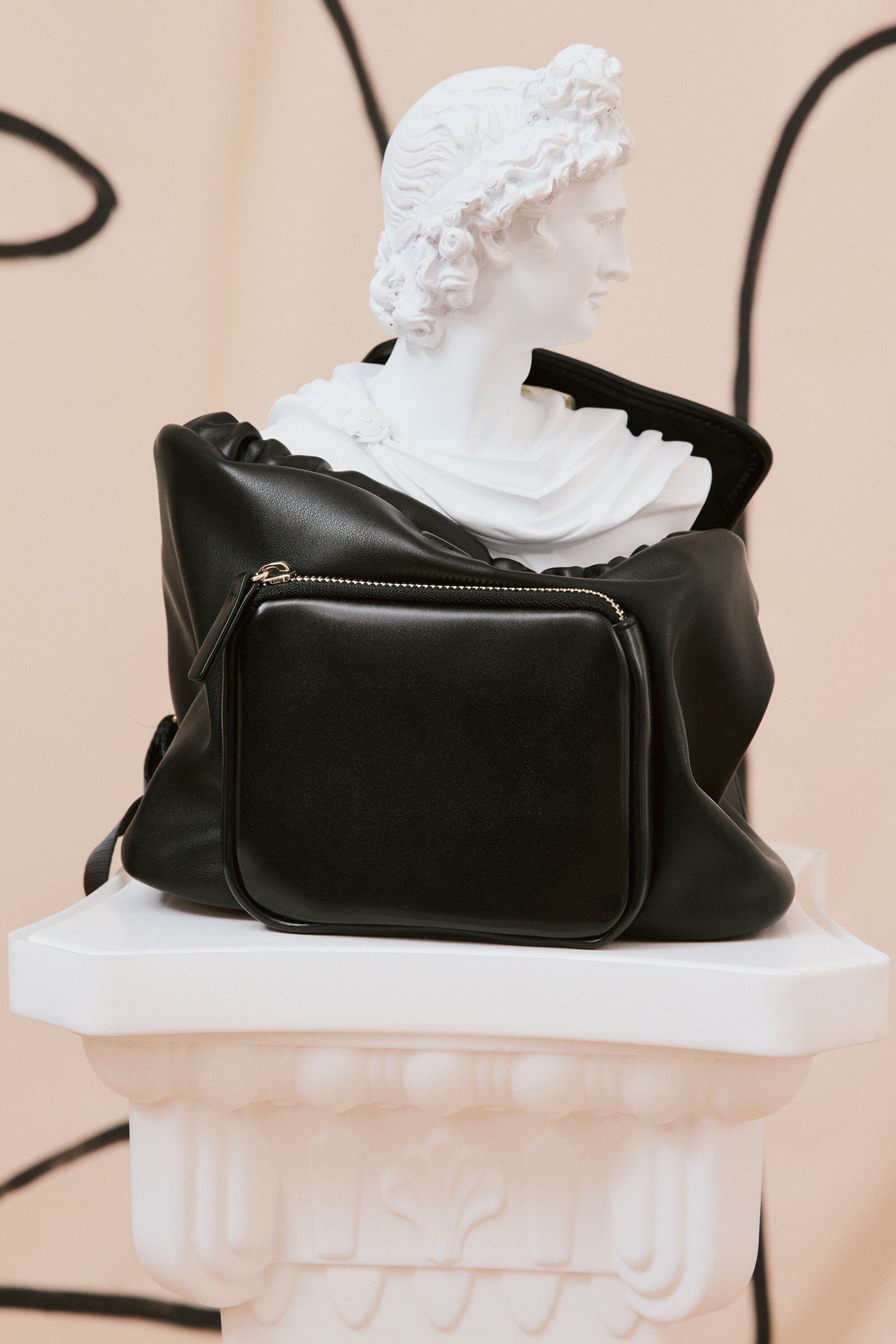 ロゴ入りコーティング生地バックパック