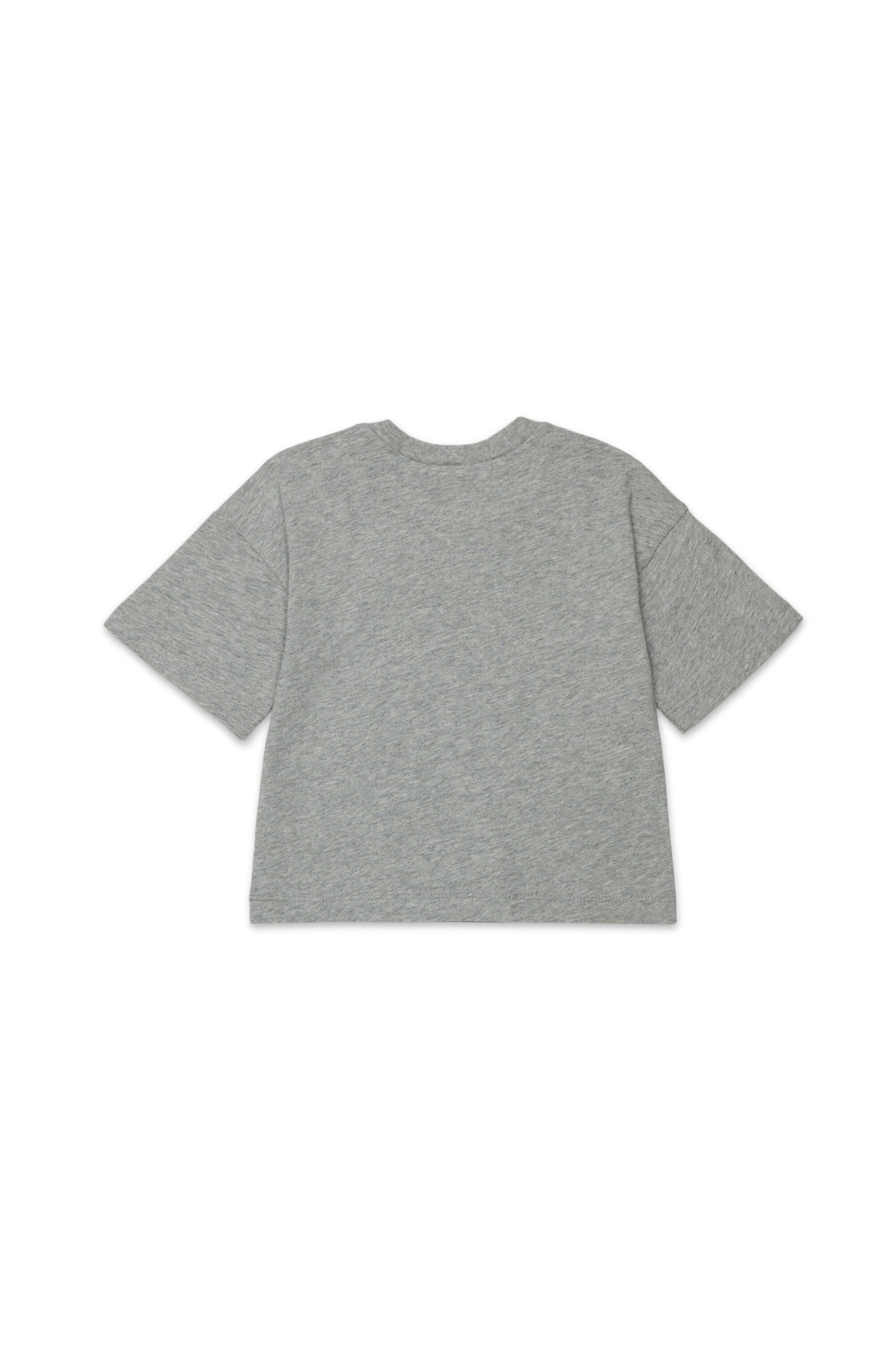 ジラフプリントとロゴ入りTシャツ