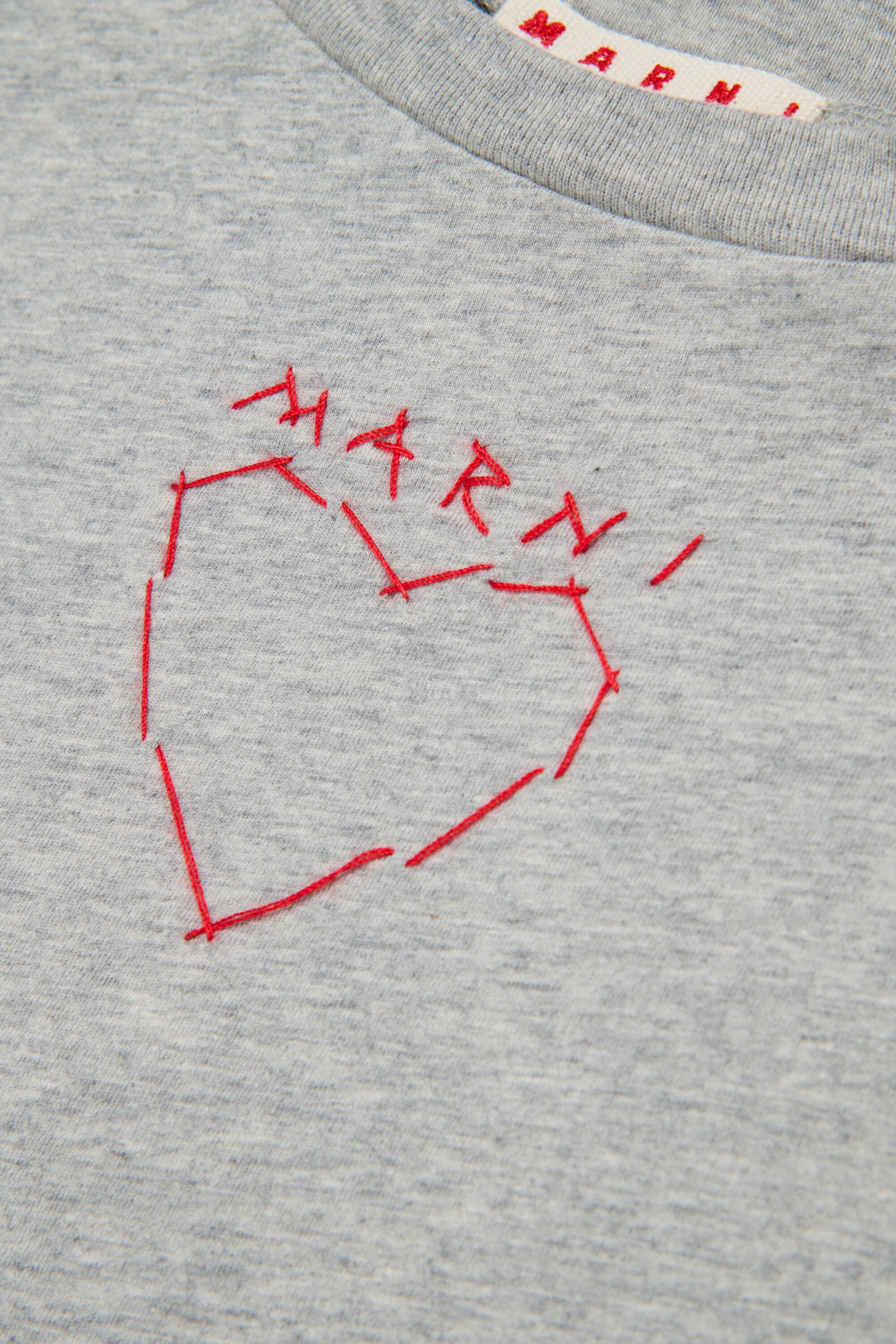 ハート刺繍入りフロントTシャツ