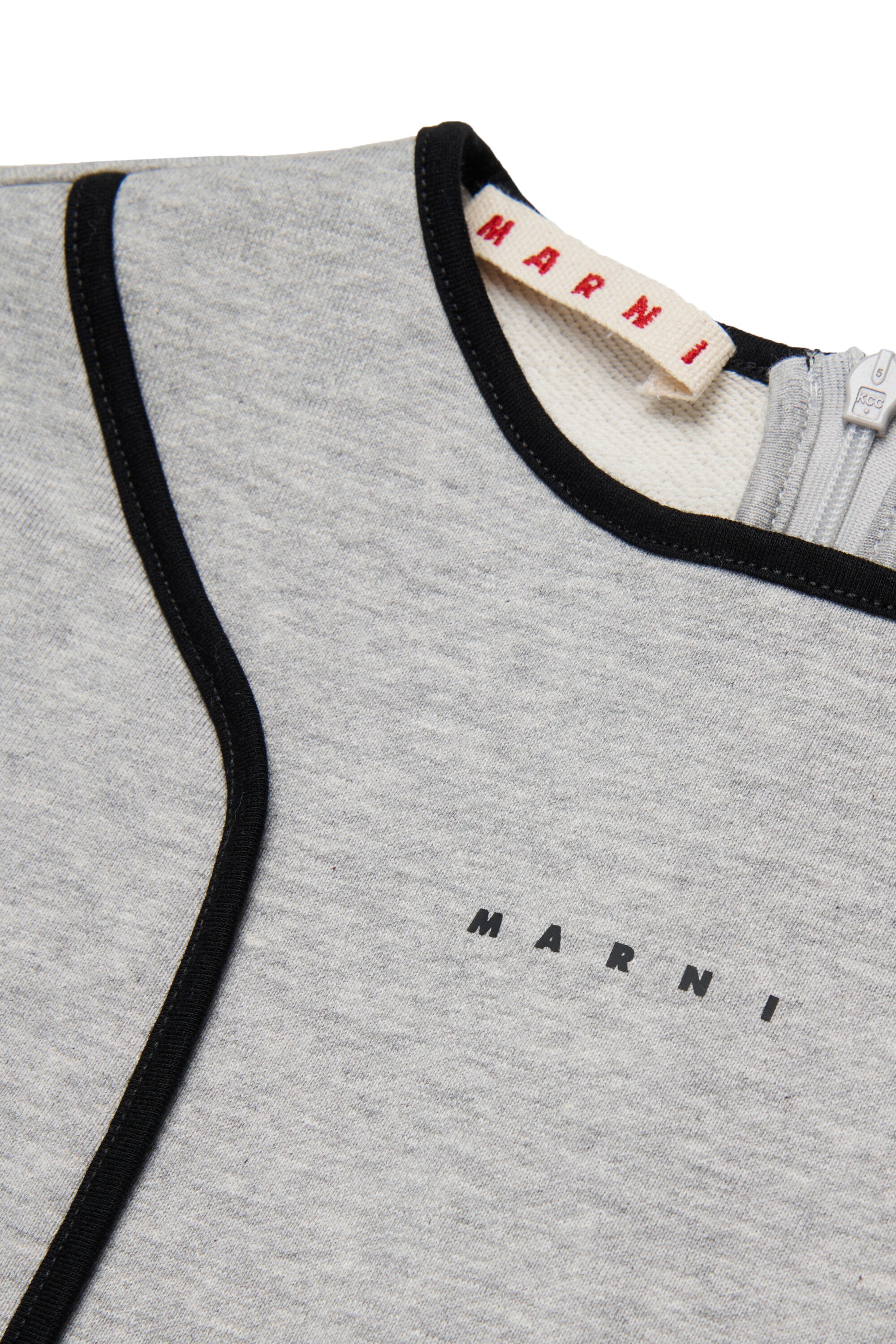 半袖のストレートラインドレス