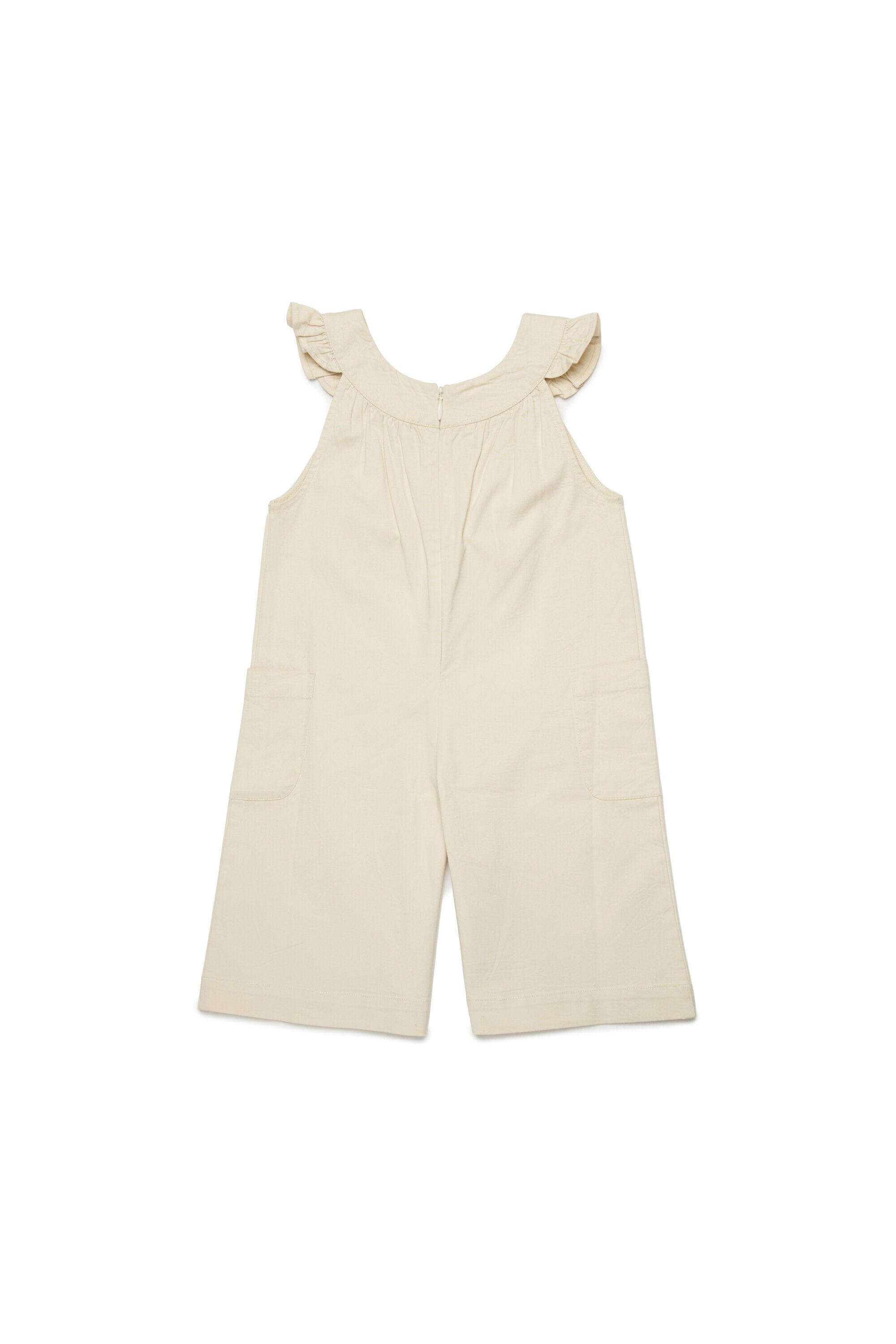 肩にフリルが付いたジャンプスーツ