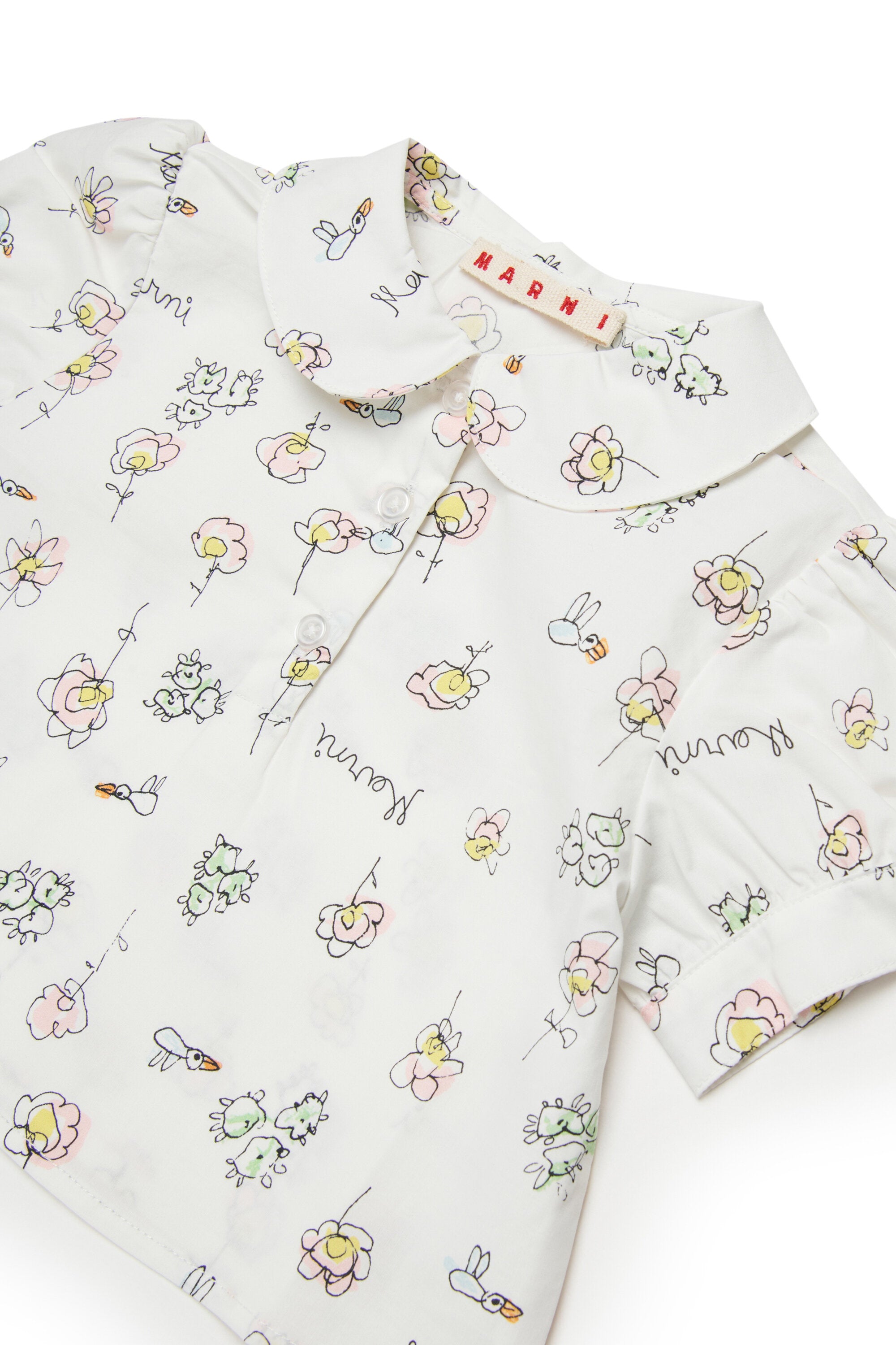 半袖の花柄シャツ