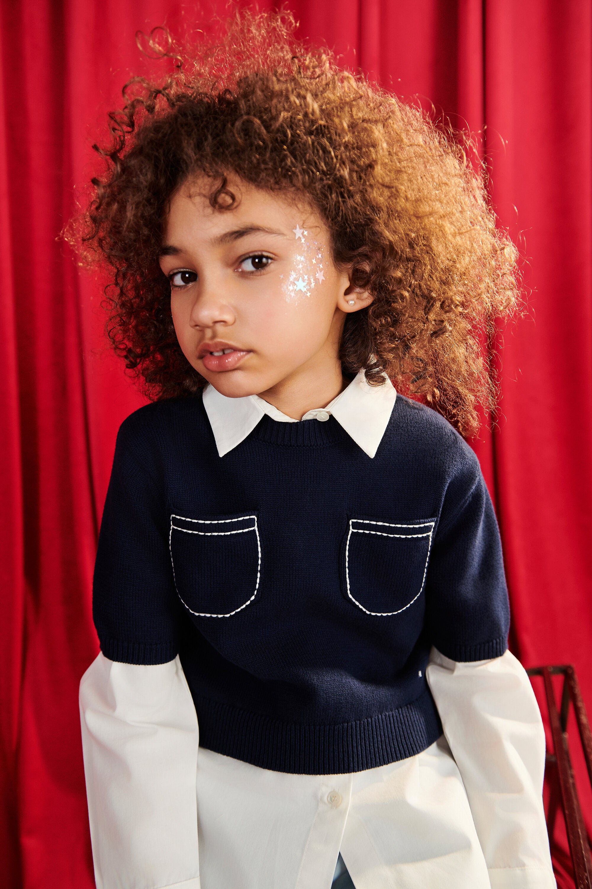 Crew neck pullover with pockets and logo