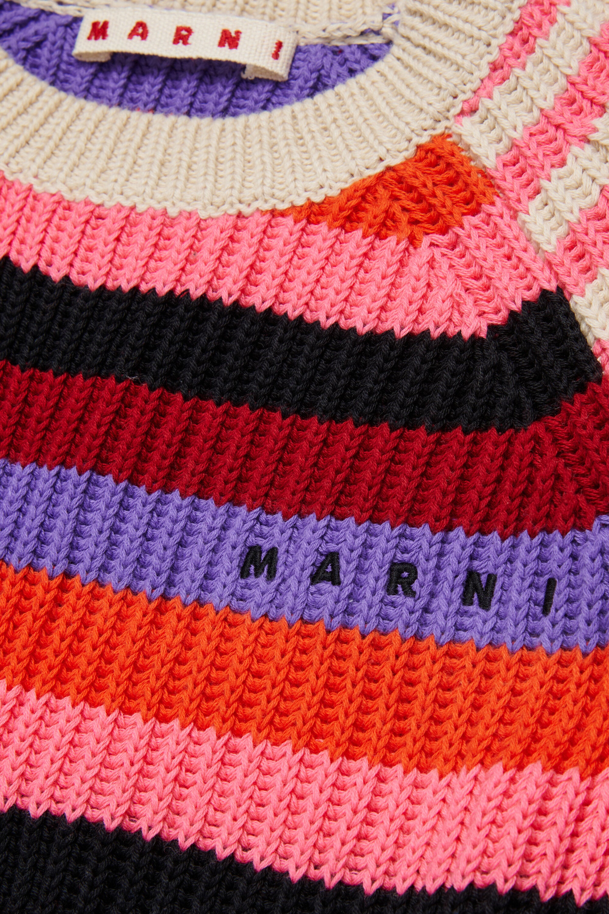 ロゴ付きクルーネックプルオーバー