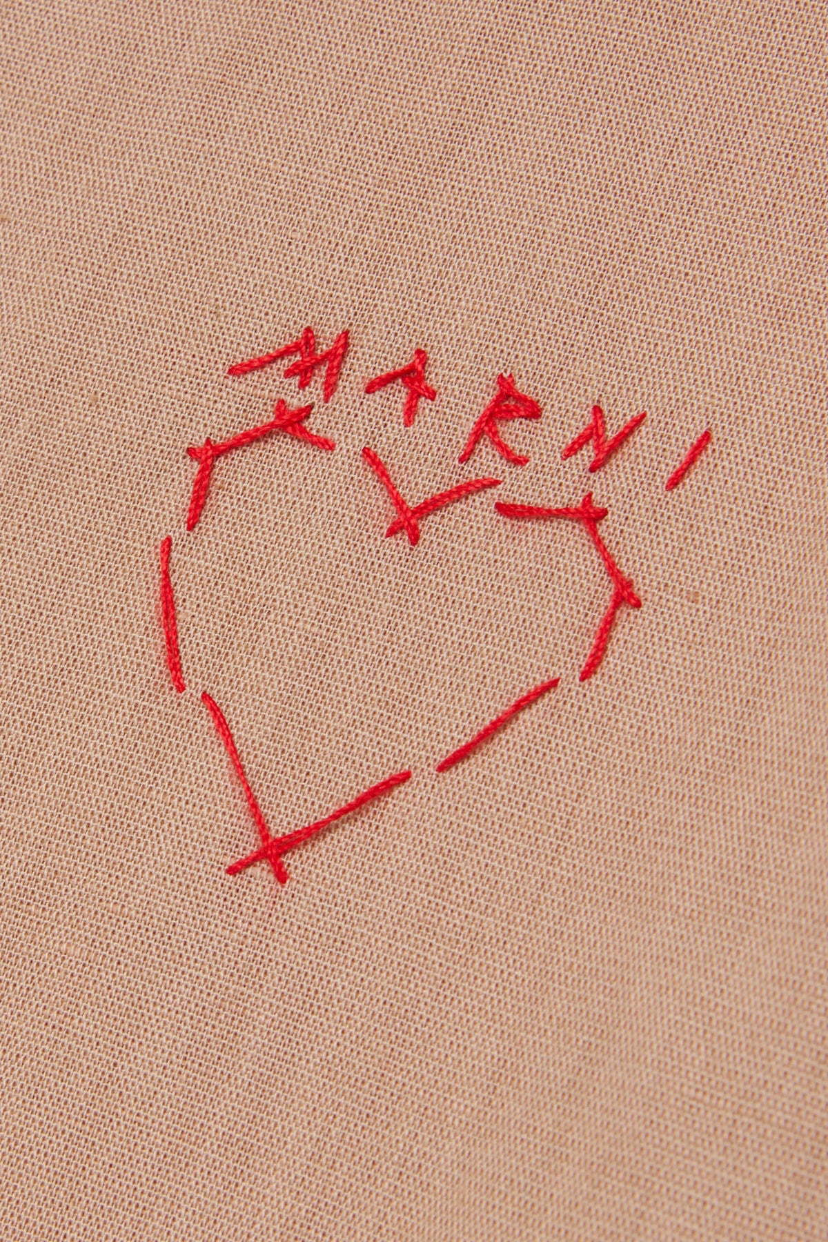 ハート刺繍入り長袖シャツ