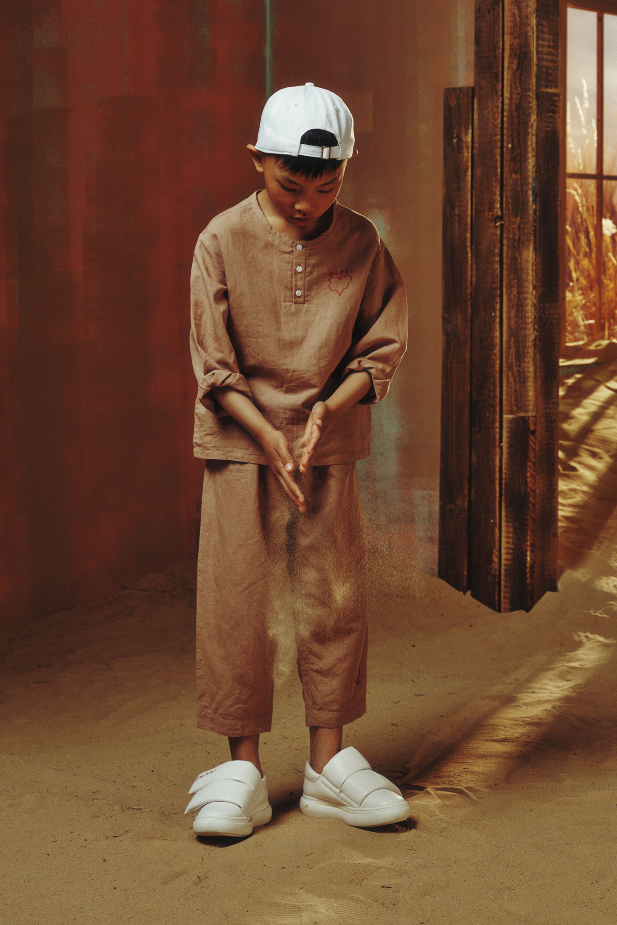 ロゴ刺繍入りパンツ