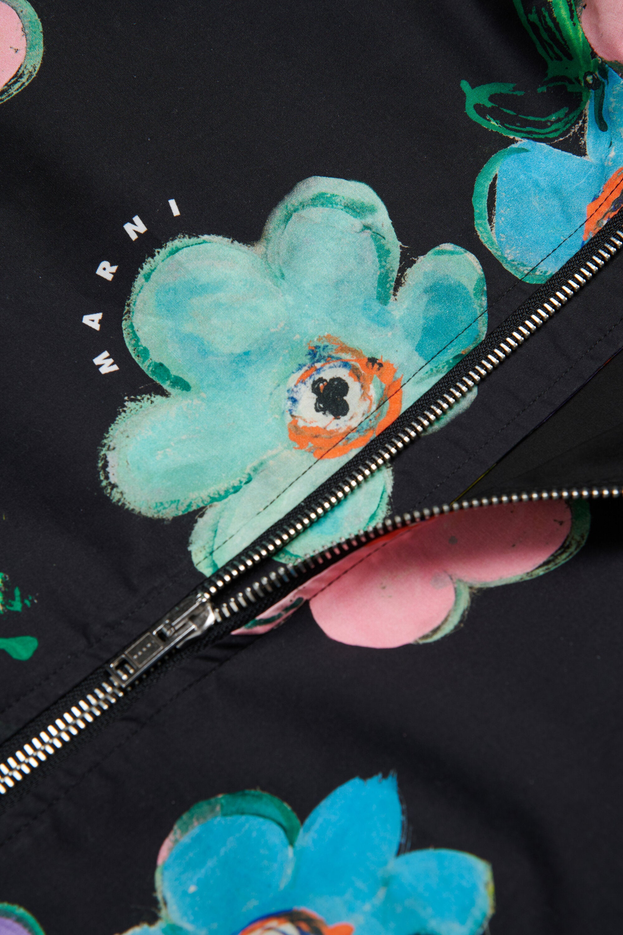 フローラル柄ロゴプリントウィンドブレーカー