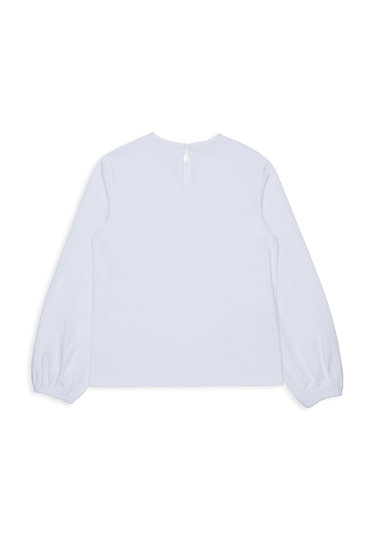 フロントにデザインが施された長袖Tシャツ