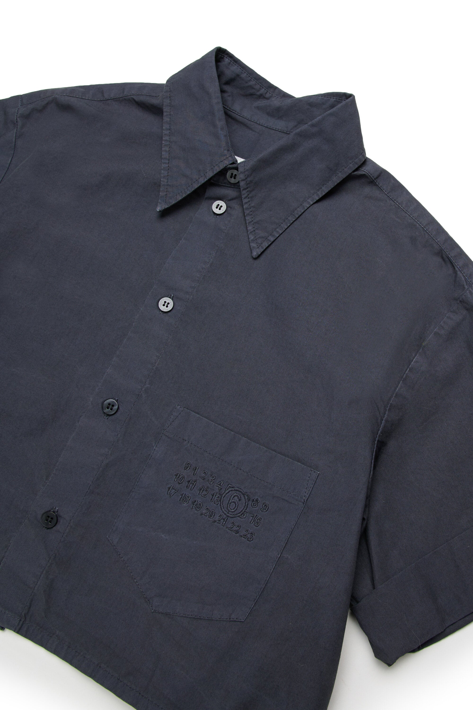 折り返し袖のポプリンシャツ