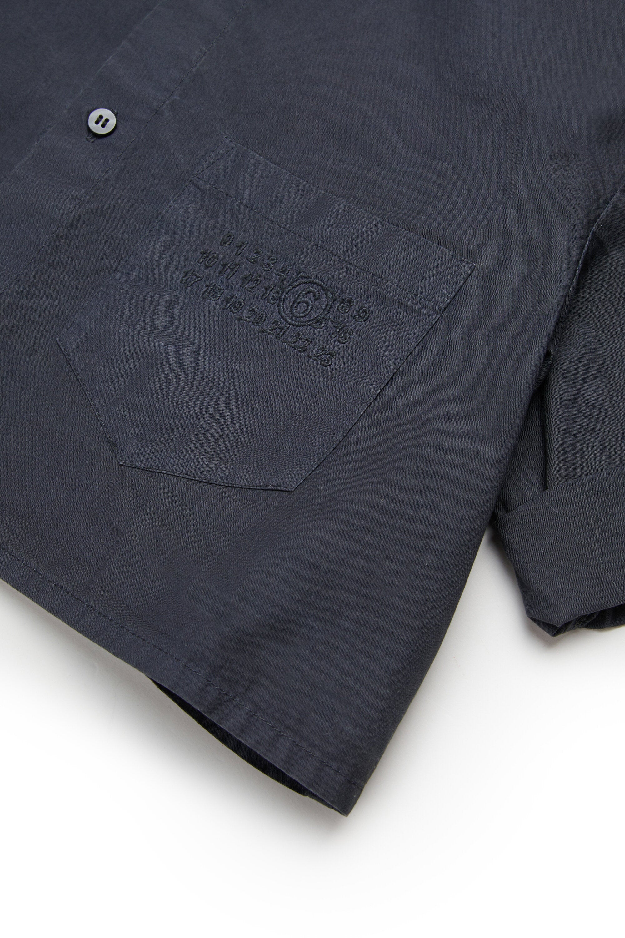 折り返し袖のポプリンシャツ