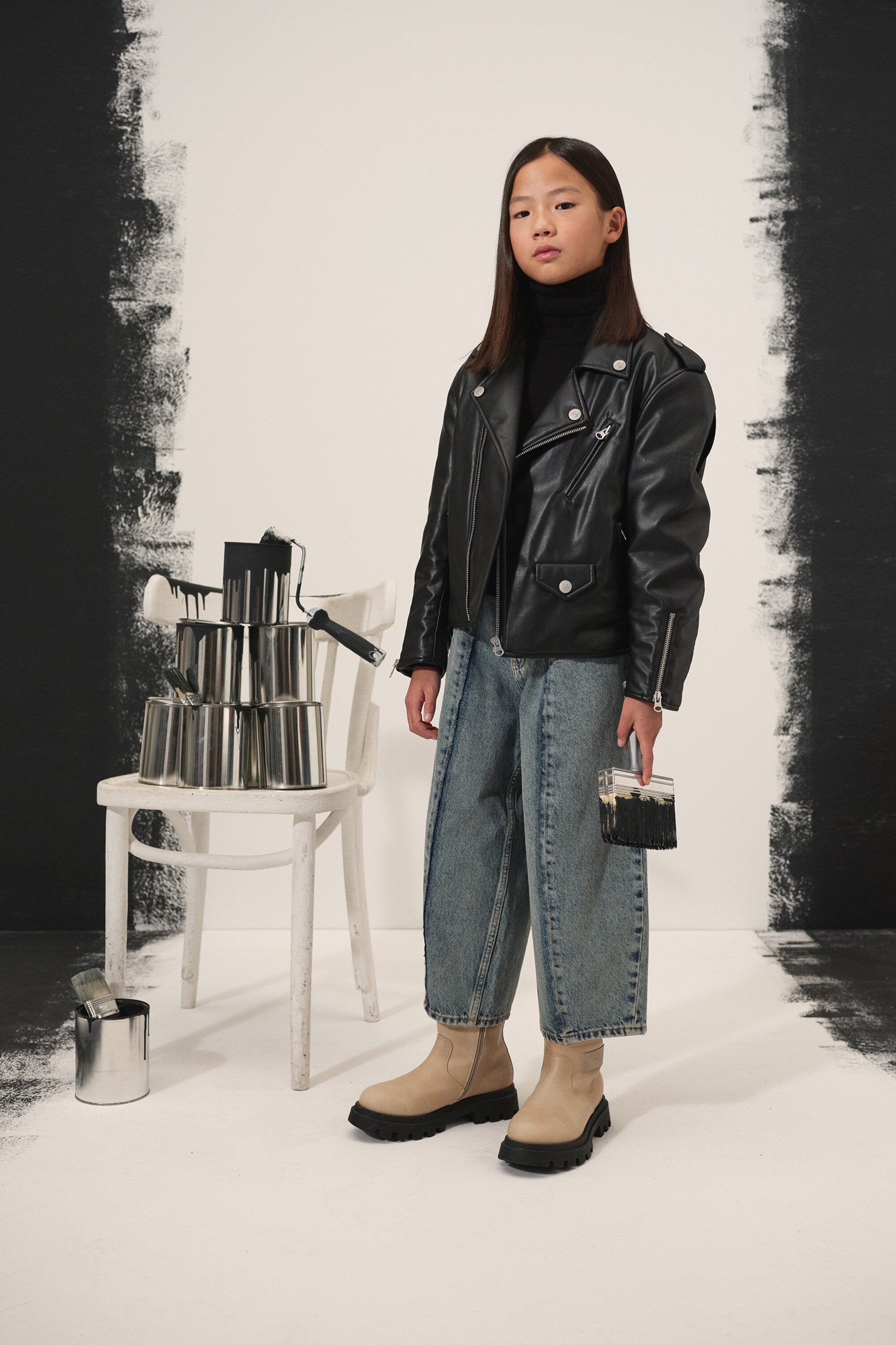 ミディアムブルーのバルーン・エフェクト・リラックス・ジーンズ