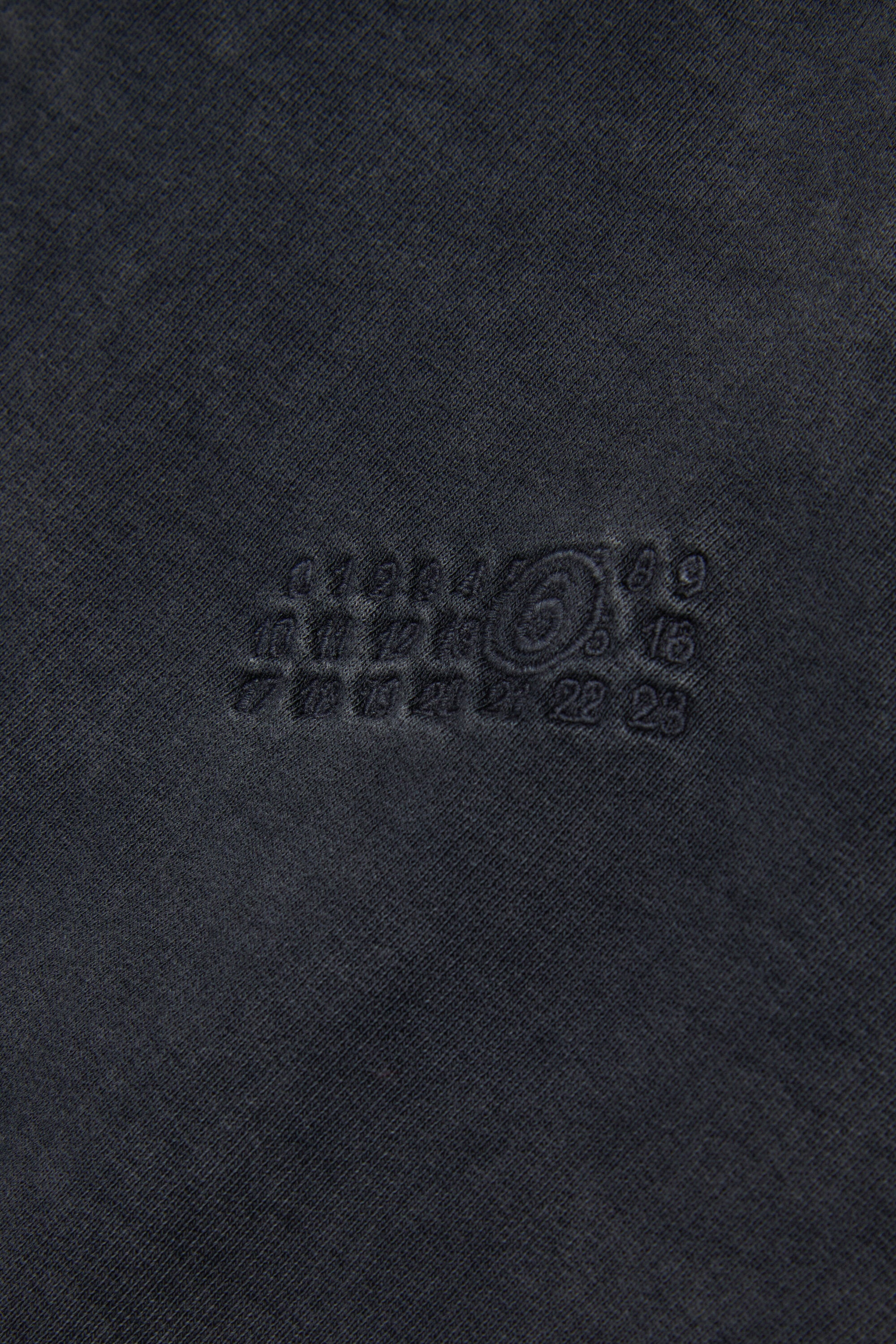 Crew-neck sweatshirt with mending breaks