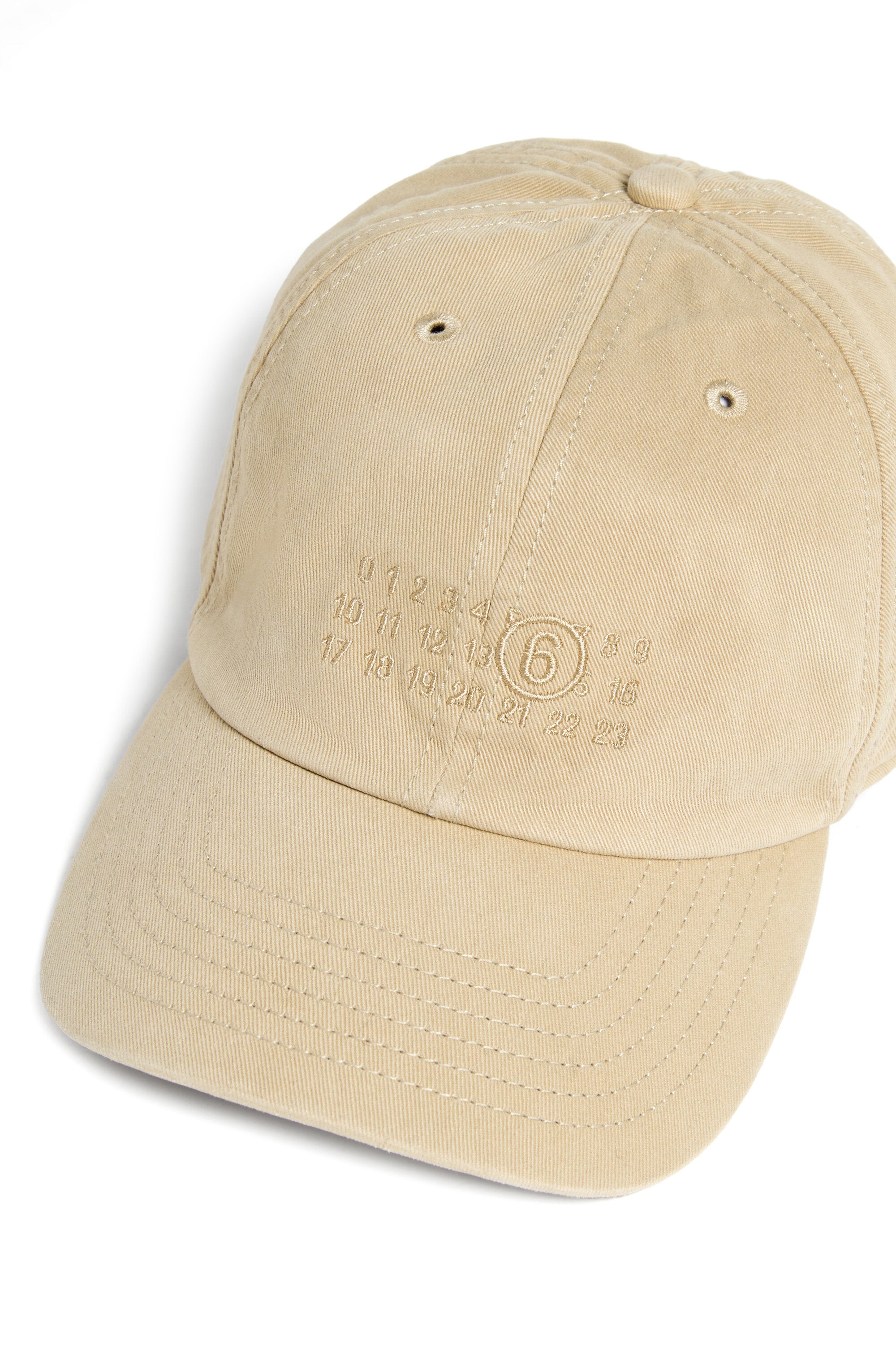 Baseball cap in gabardine with a worn effect