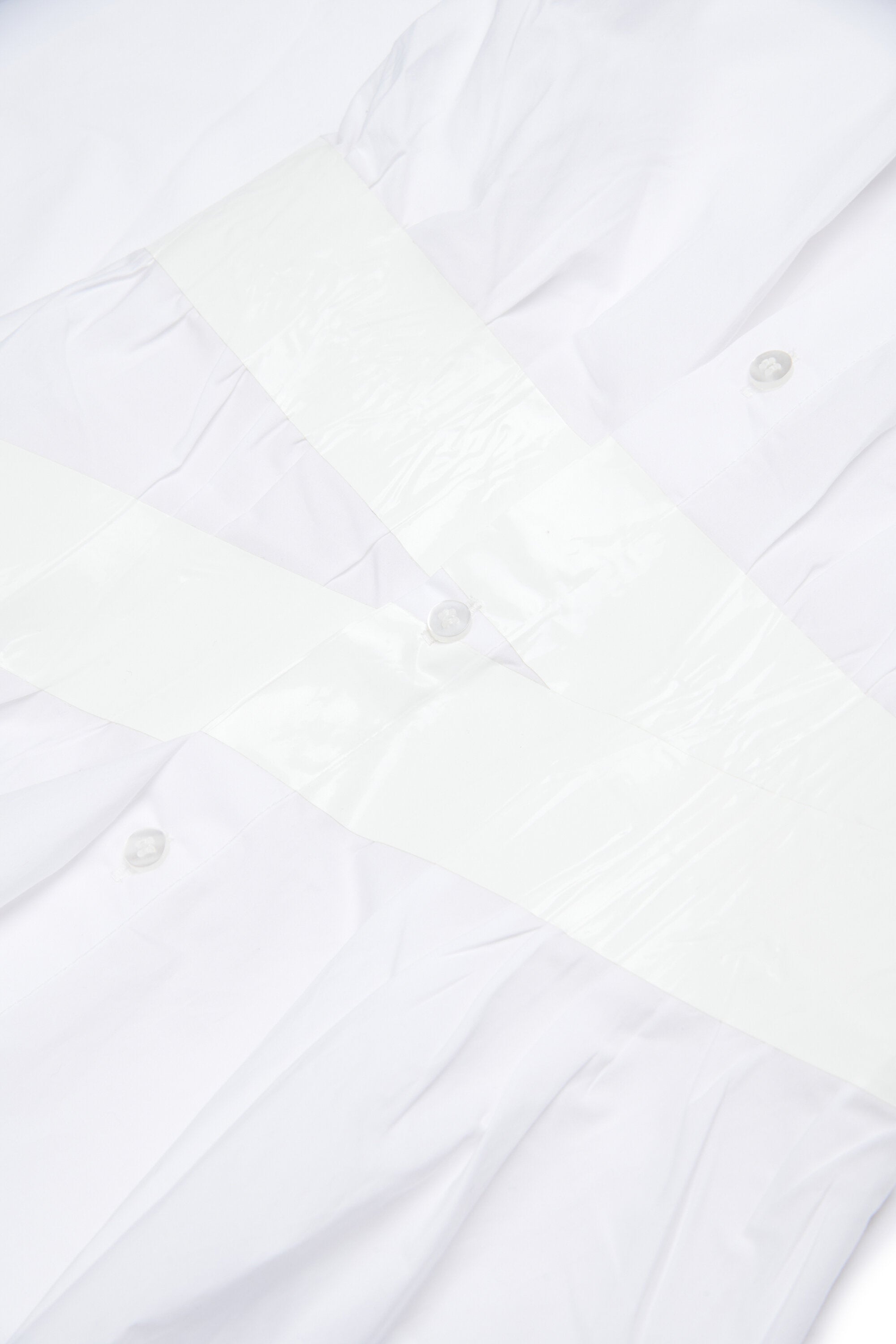 Long-sleeve shirt with belt