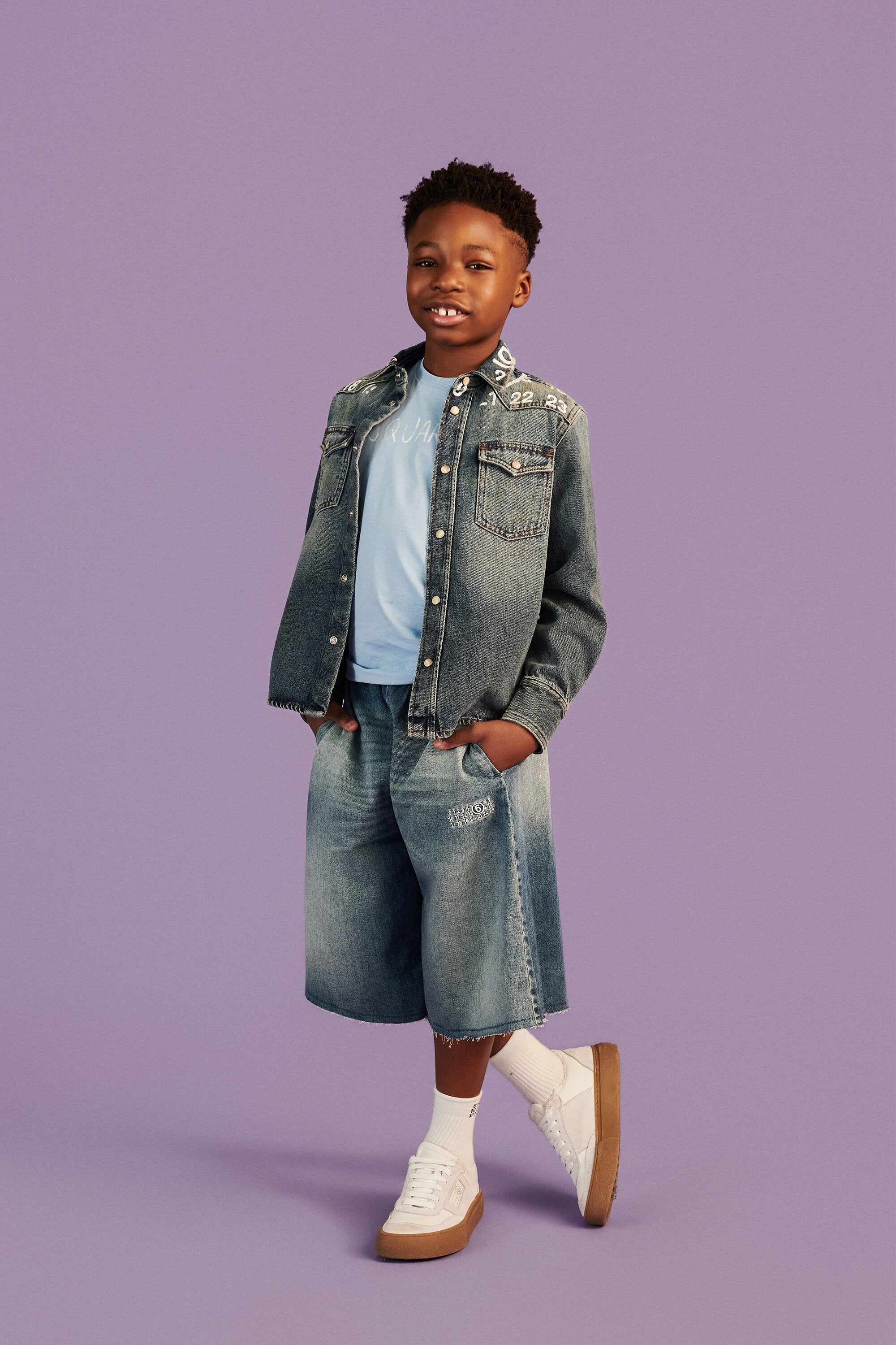 ロゴ入りワイドデニムショートパンツ