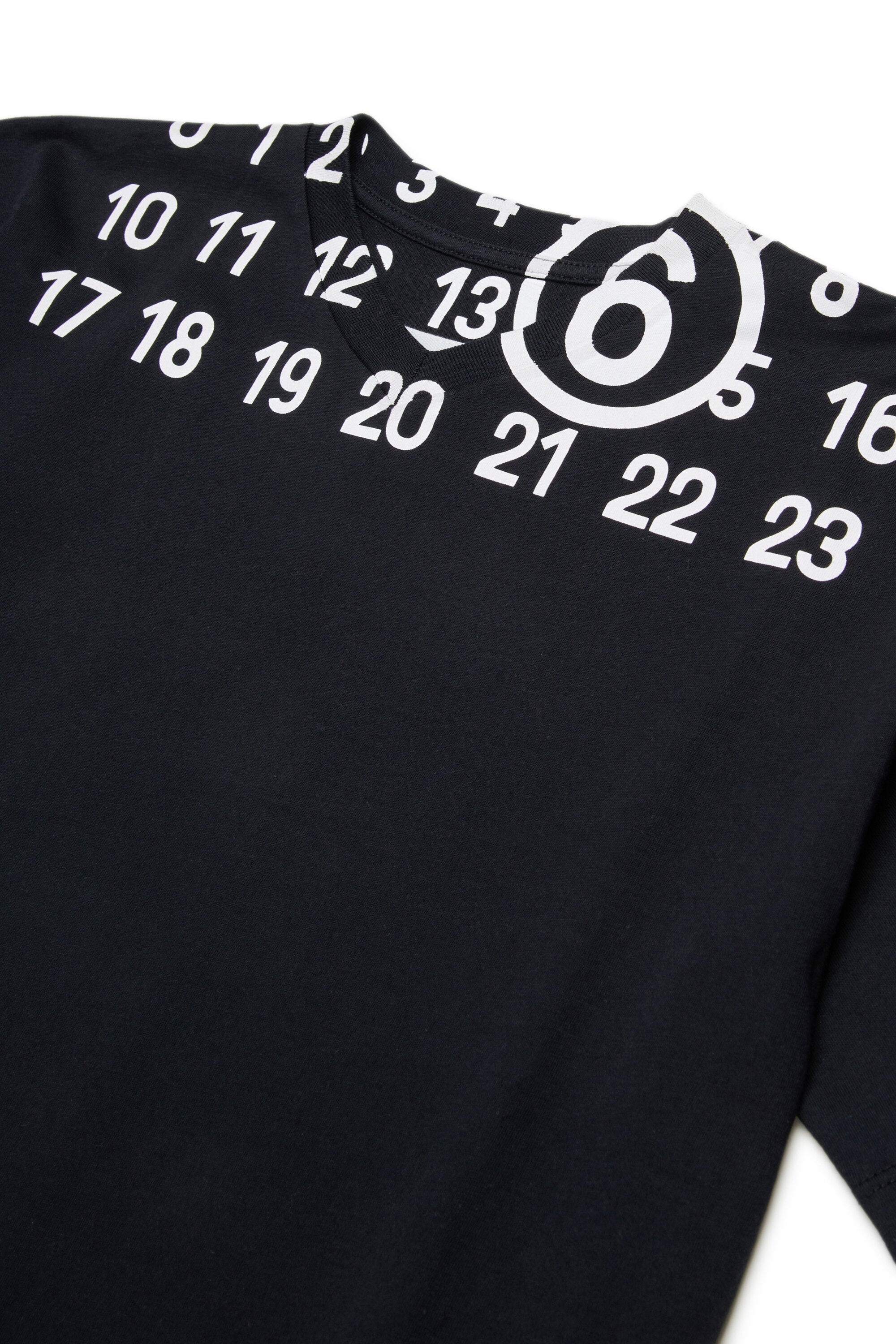 ロゴ入りTシャツ