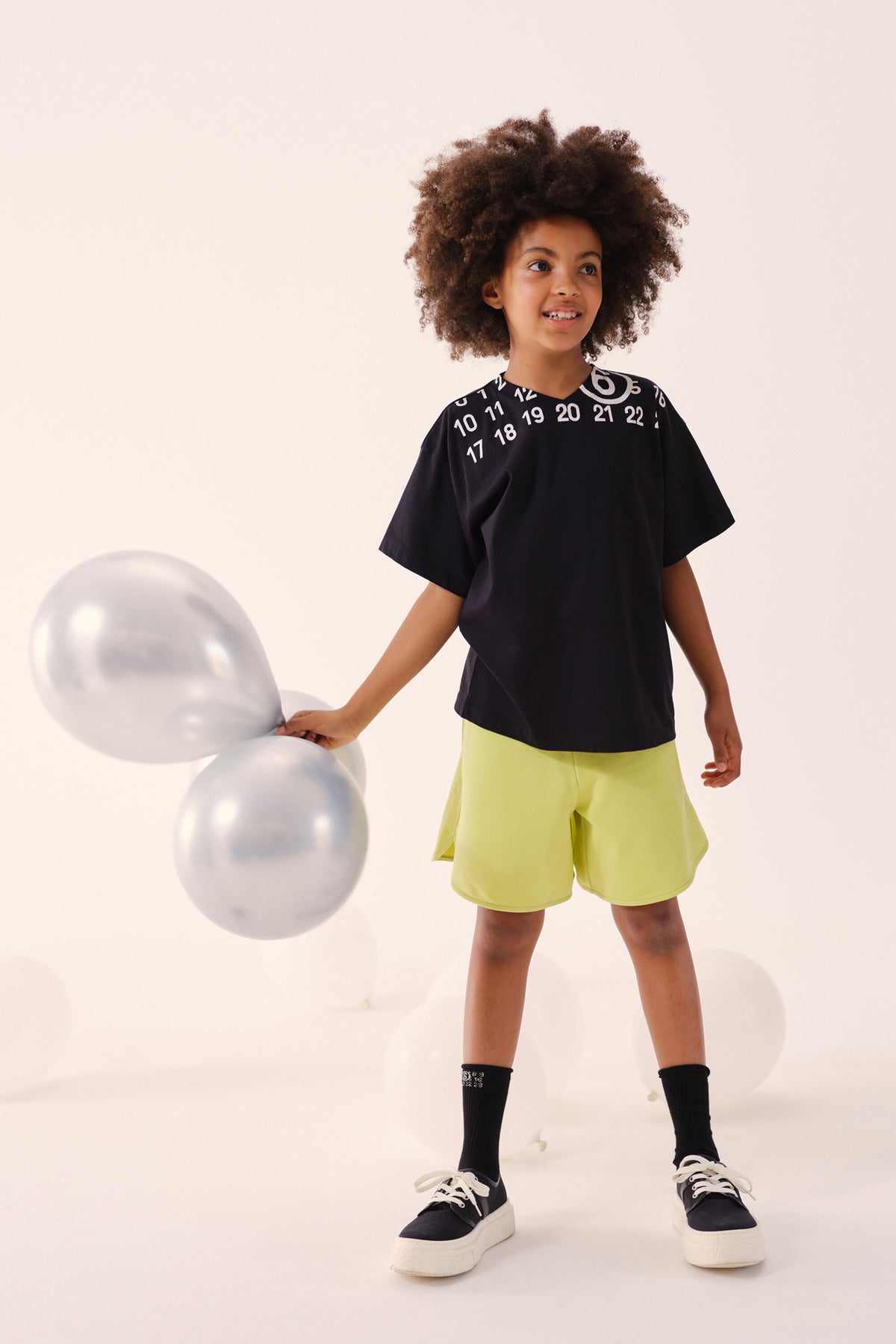 ロゴ入りTシャツ