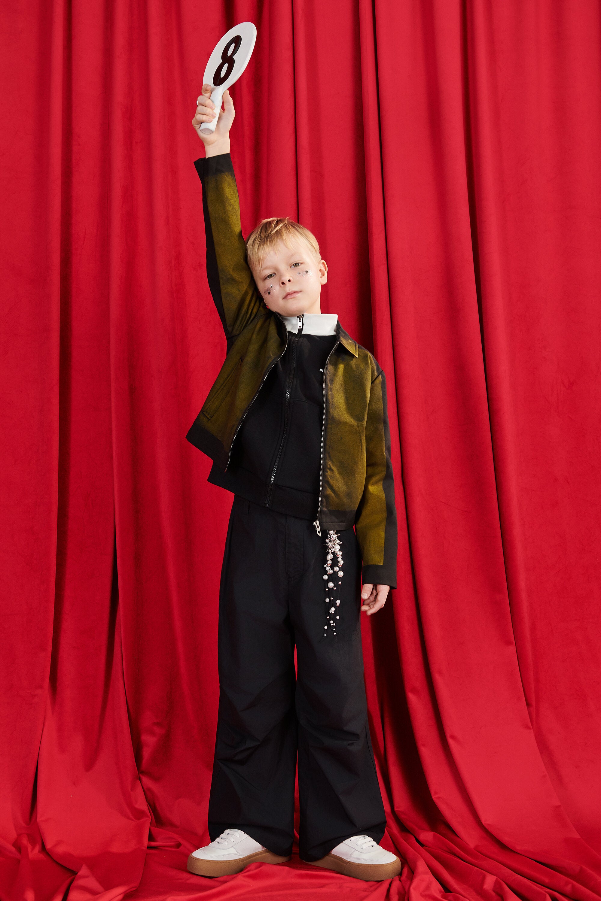 Trousers with logo