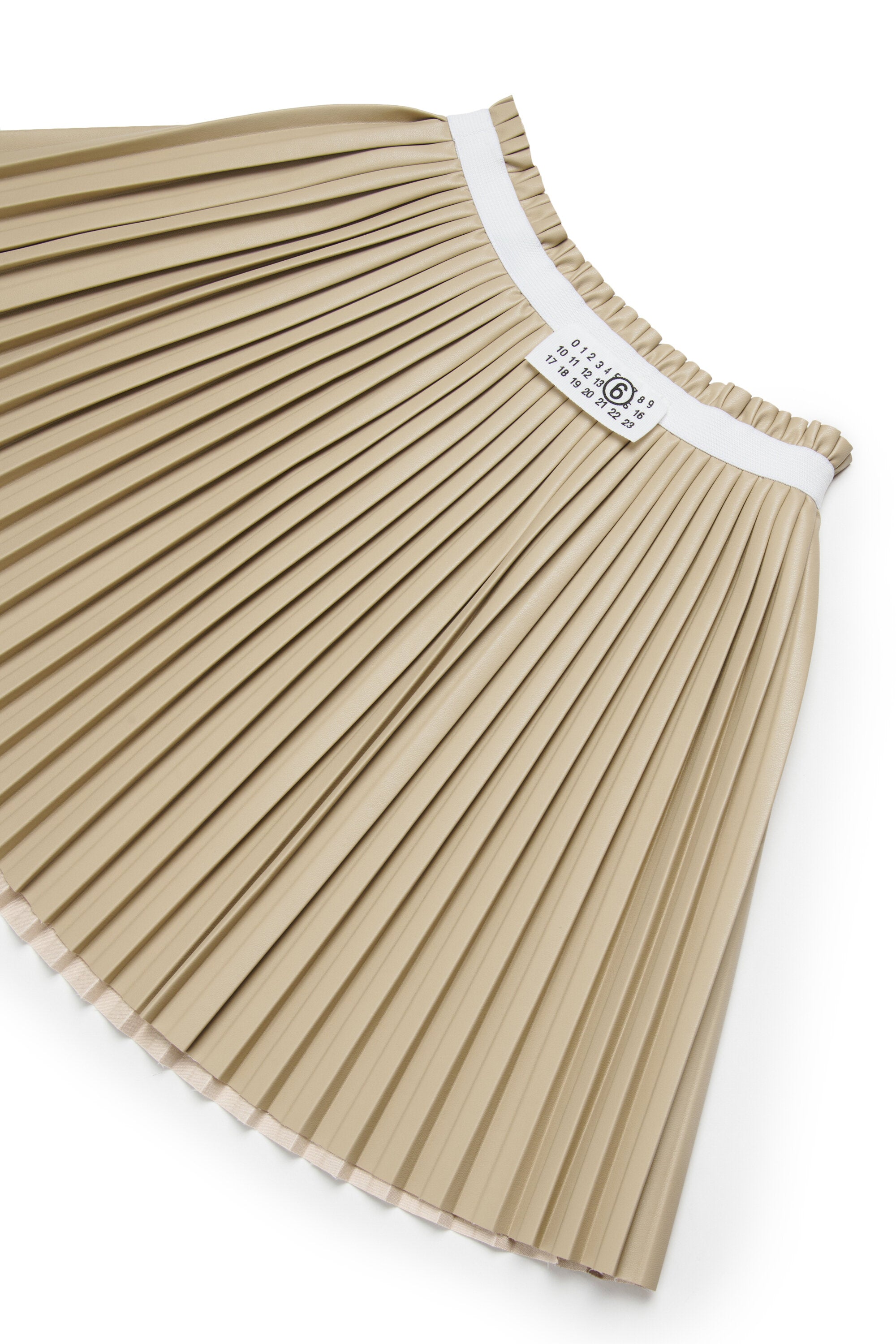 ロゴ入りプリーツスカート