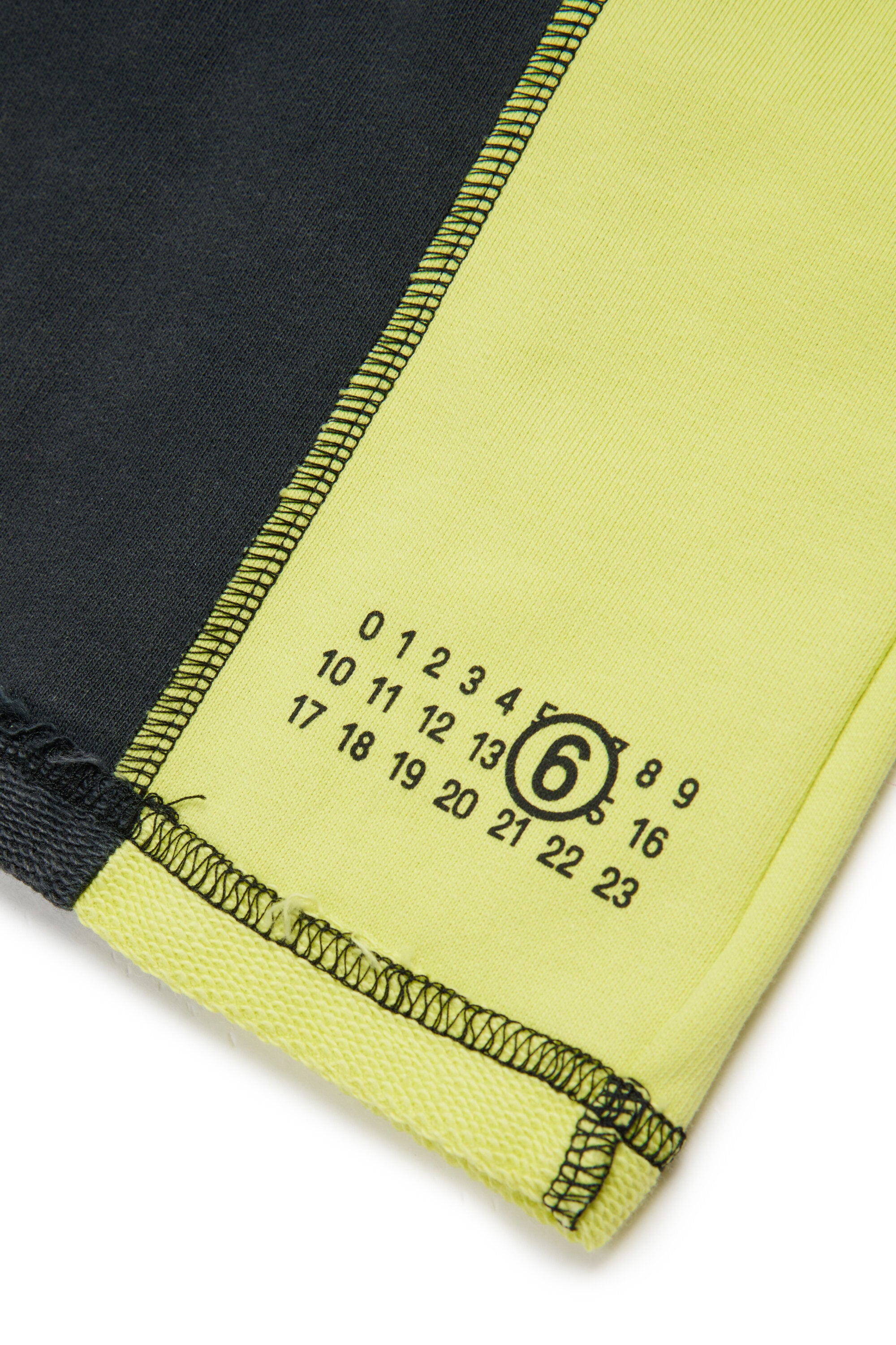 ロゴ入りスウェットショーツ